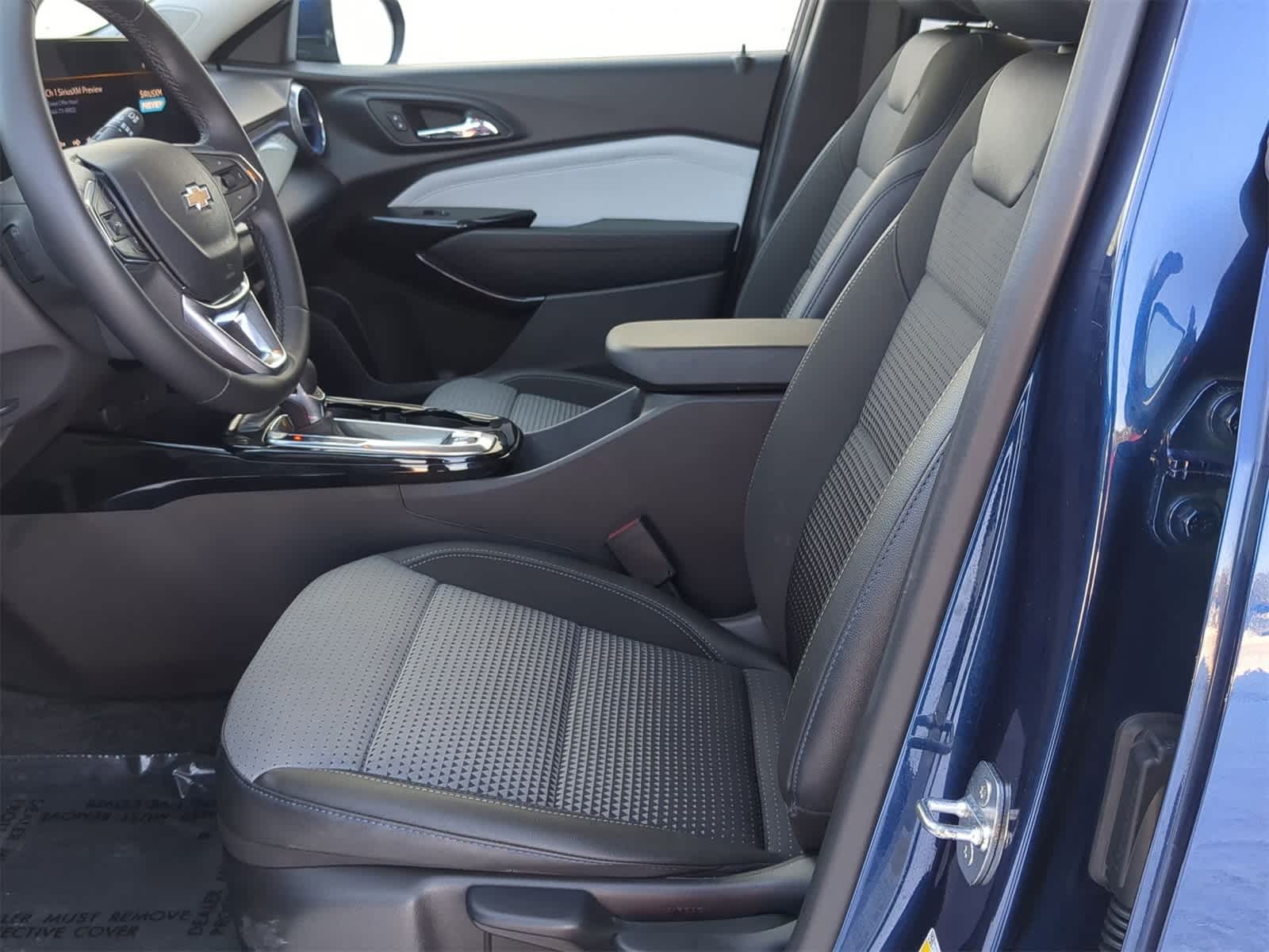 Thumbnail: 2024 Chevrolet Trax - 23