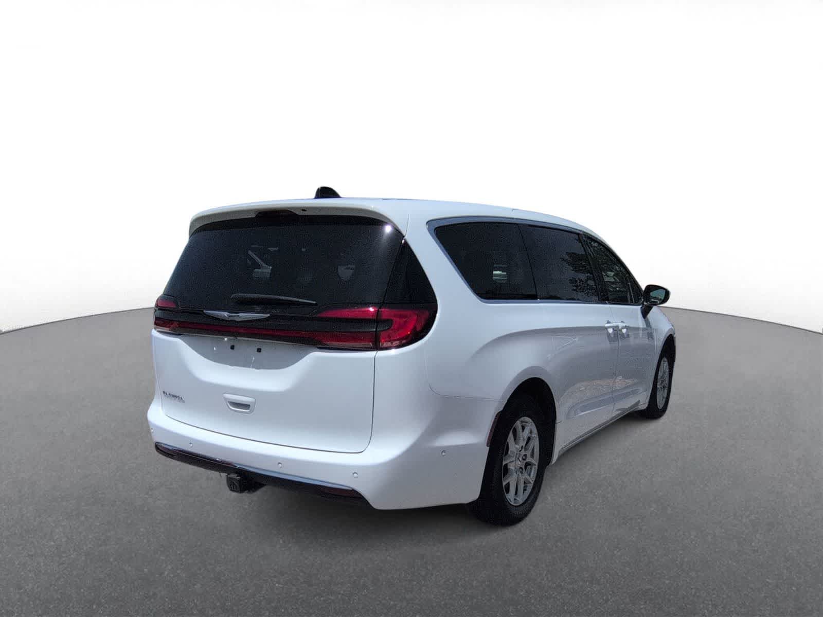 Thumbnail: 2023 Chrysler Pacifica - 8