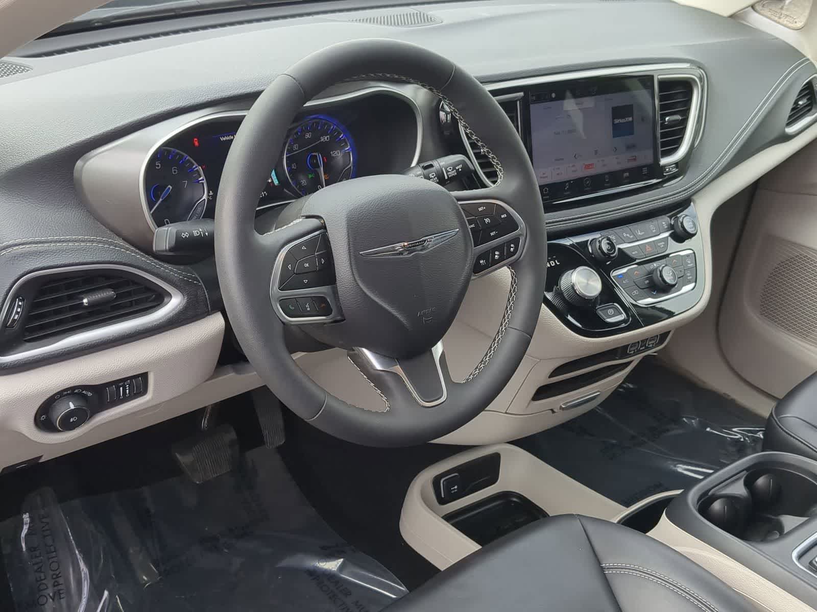 Thumbnail: 2023 Chrysler Pacifica - 10