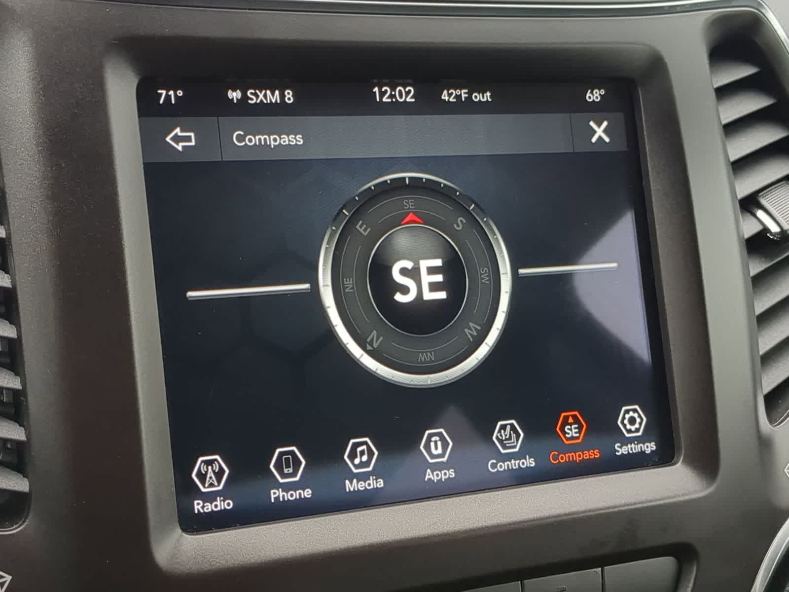 Thumbnail: 2022 Jeep Cherokee - 28