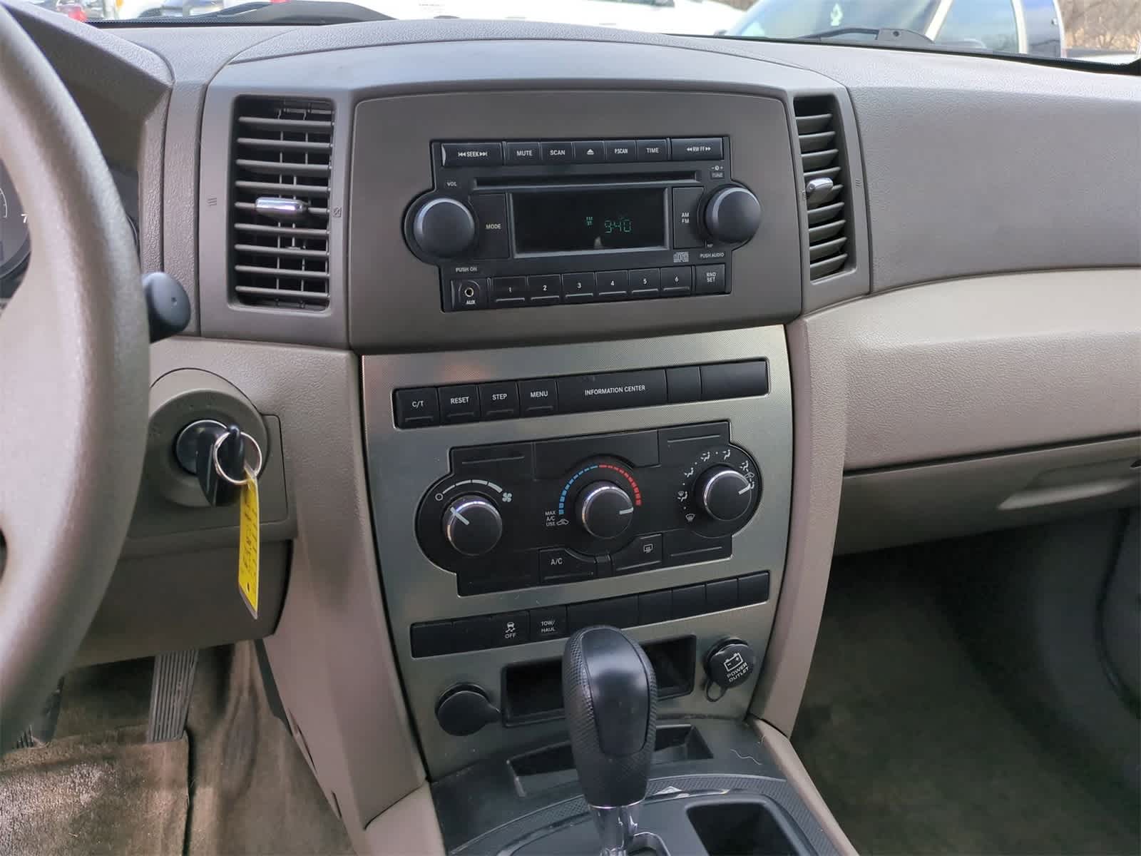 2006 Jeep Grand Cherokee Laredo 25