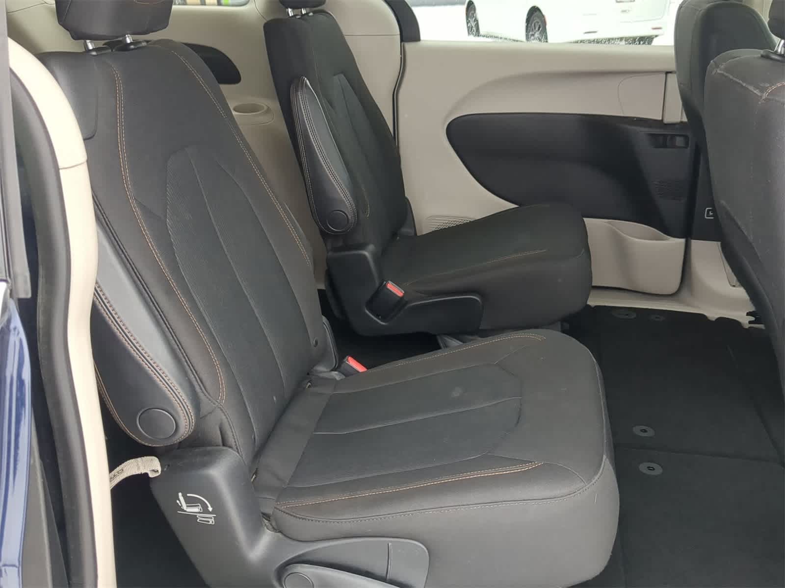 Thumbnail: 2017 Chrysler Pacifica - 27