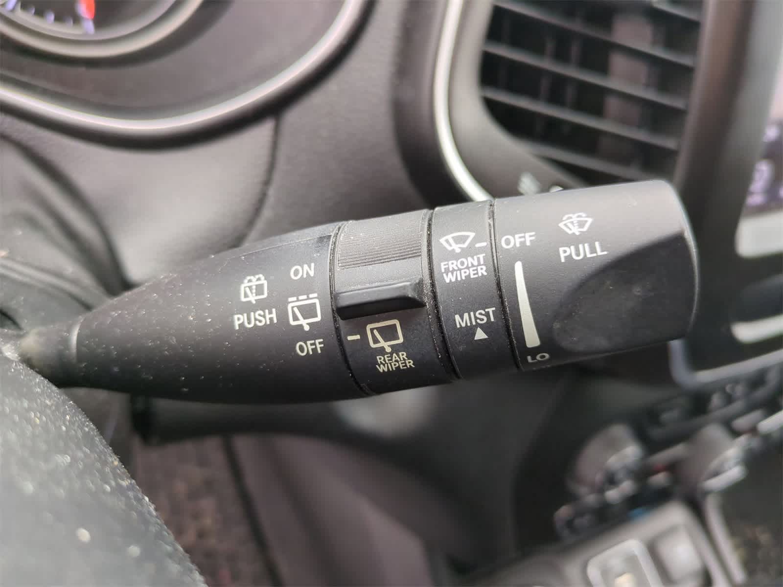 Thumbnail: 2019 Jeep Cherokee - 25