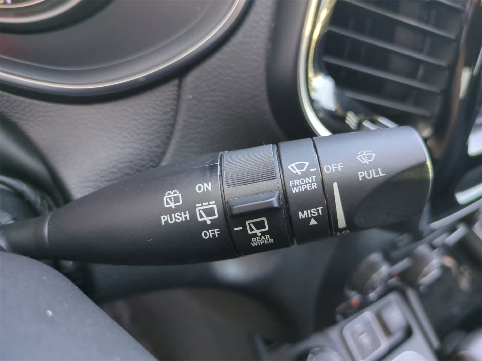 Thumbnail: 2019 Jeep Cherokee - 25