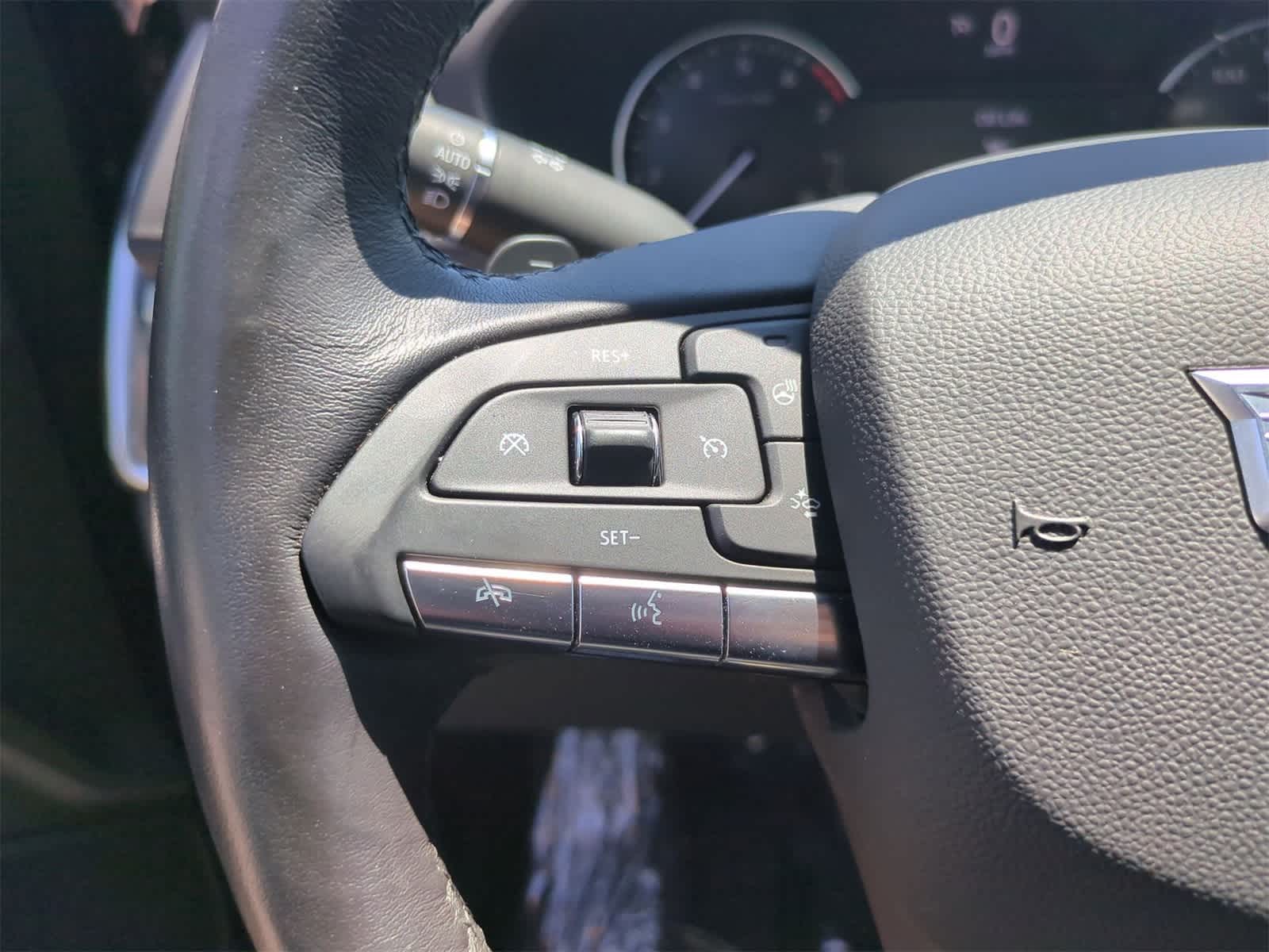 Thumbnail: 2023 Cadillac XT4 - 21