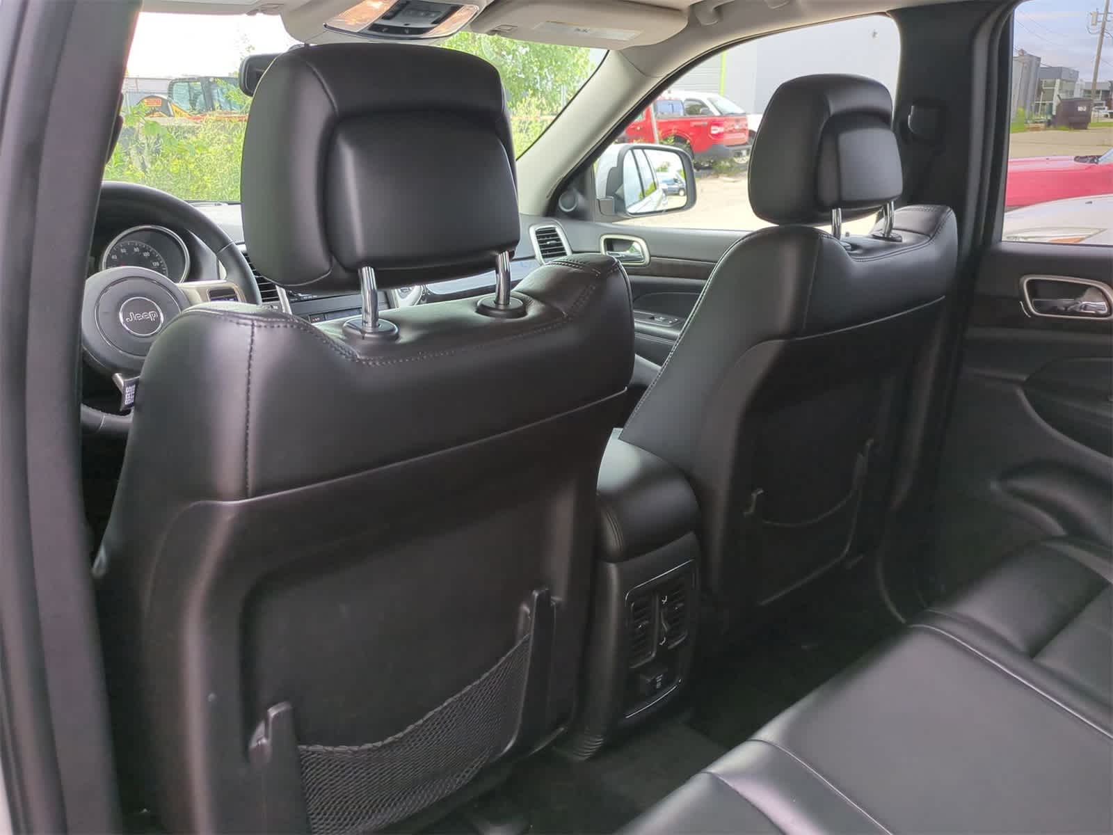 Thumbnail: 2011 Jeep Grand Cherokee - 16