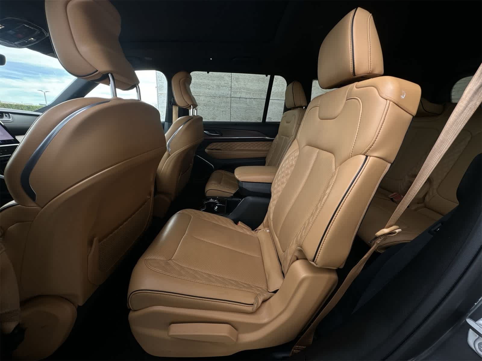 Thumbnail: 2023 Jeep Grand Cherokee L - 21