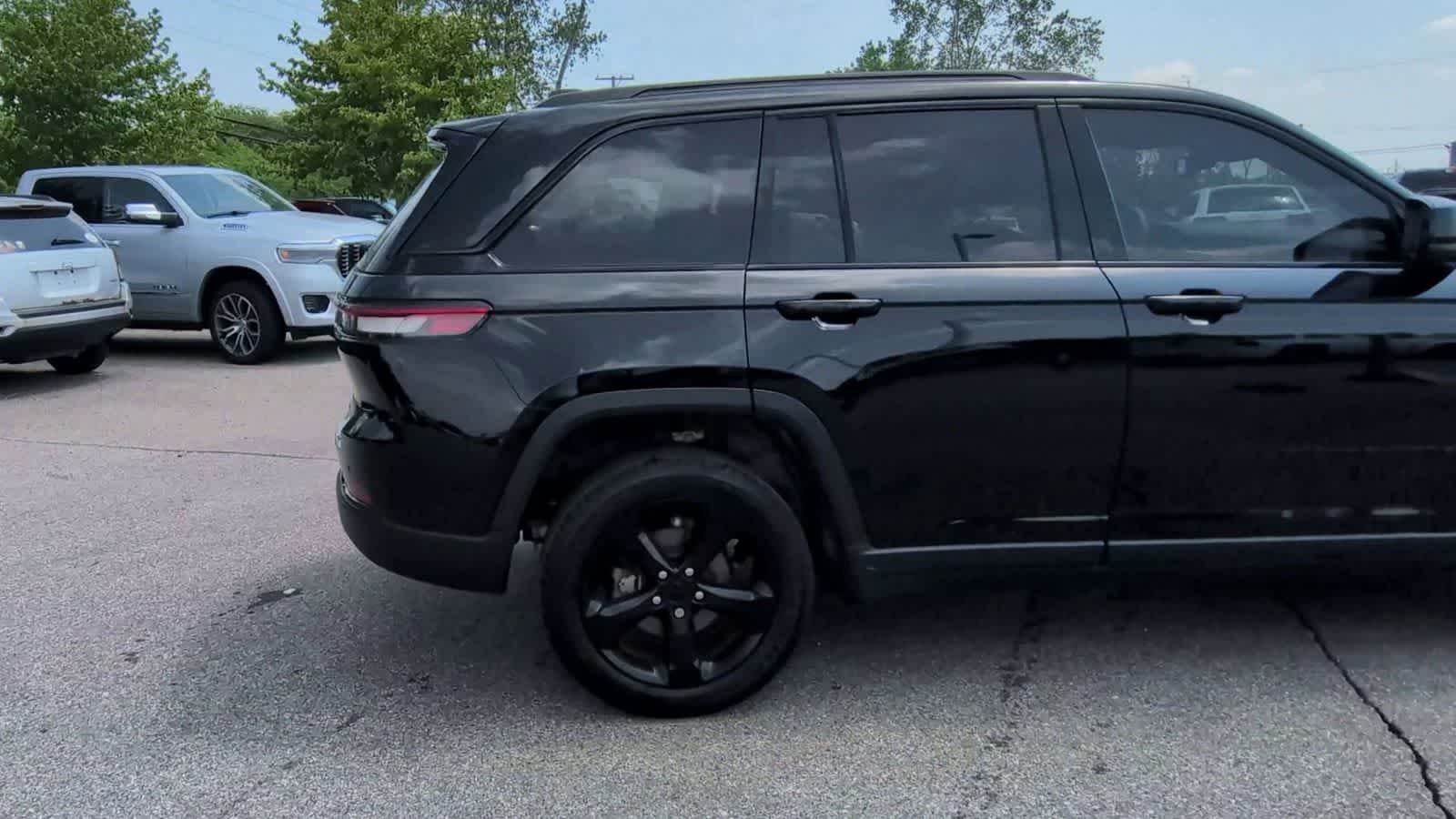 Thumbnail: 2023 Jeep Grand Cherokee - 9