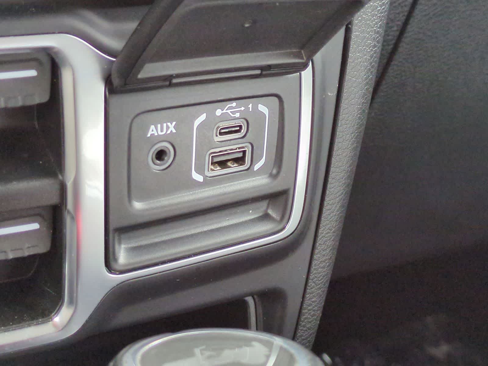 Thumbnail: 2021 Jeep Wrangler - 31
