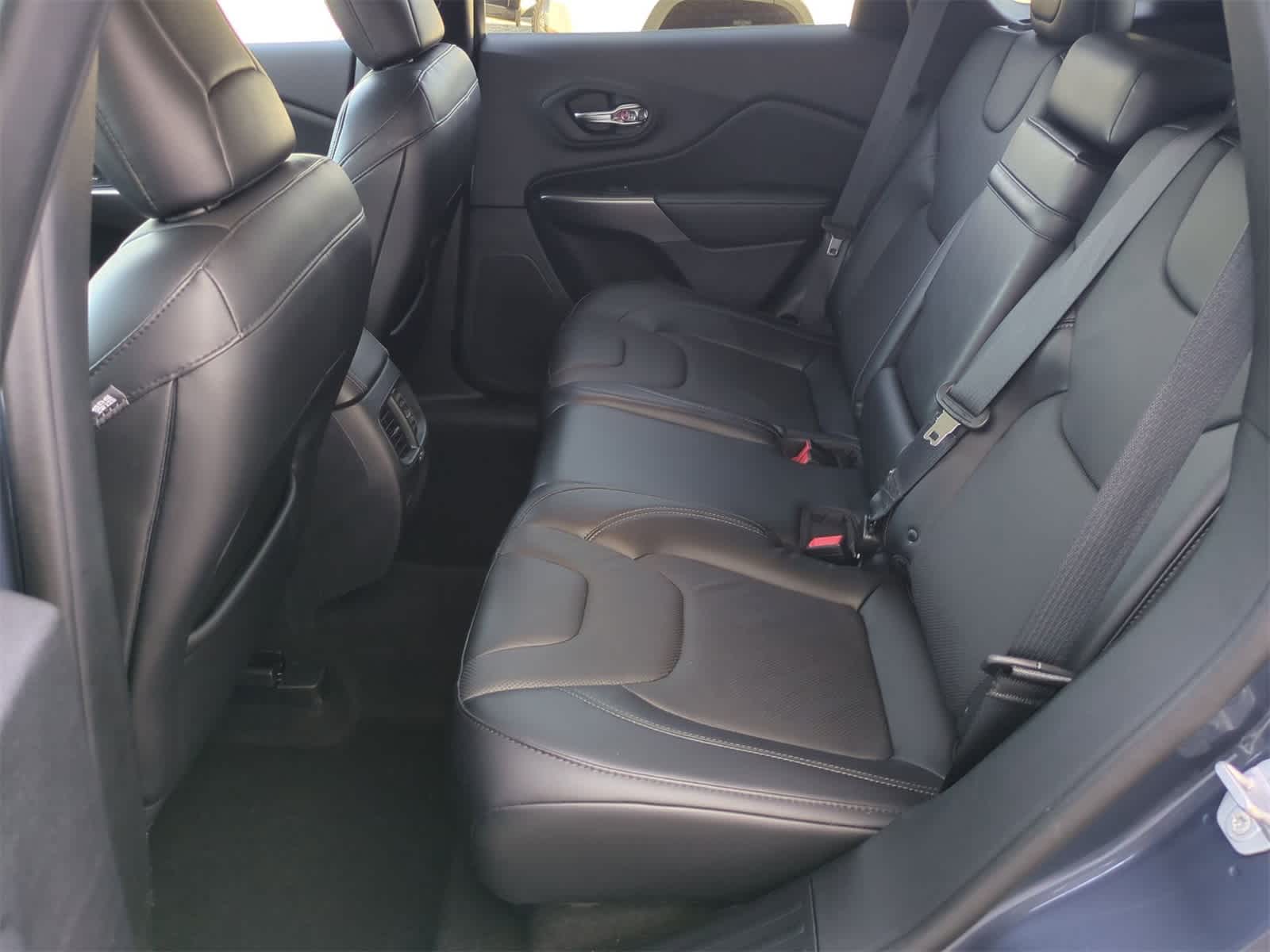 Thumbnail: 2019 Jeep Cherokee - 19