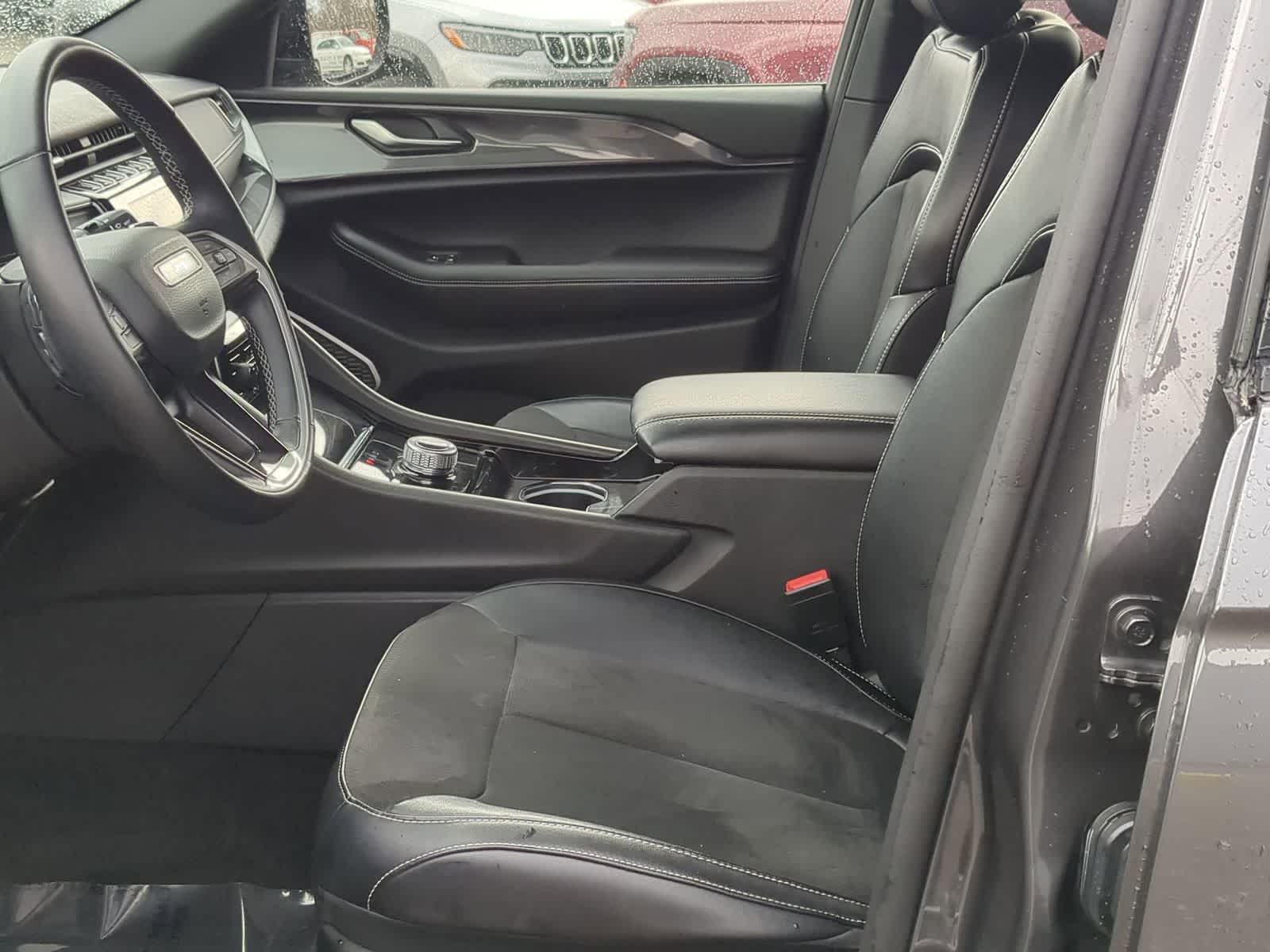 Thumbnail: 2022 Jeep Grand Cherokee - 16