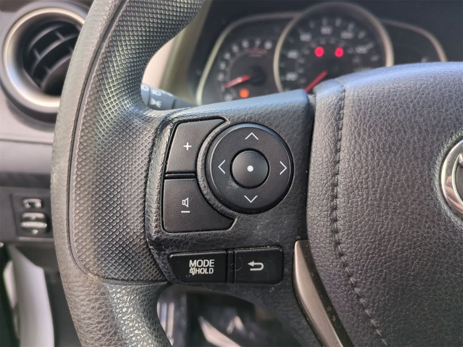 Thumbnail: 2015 Toyota RAV4 - 22