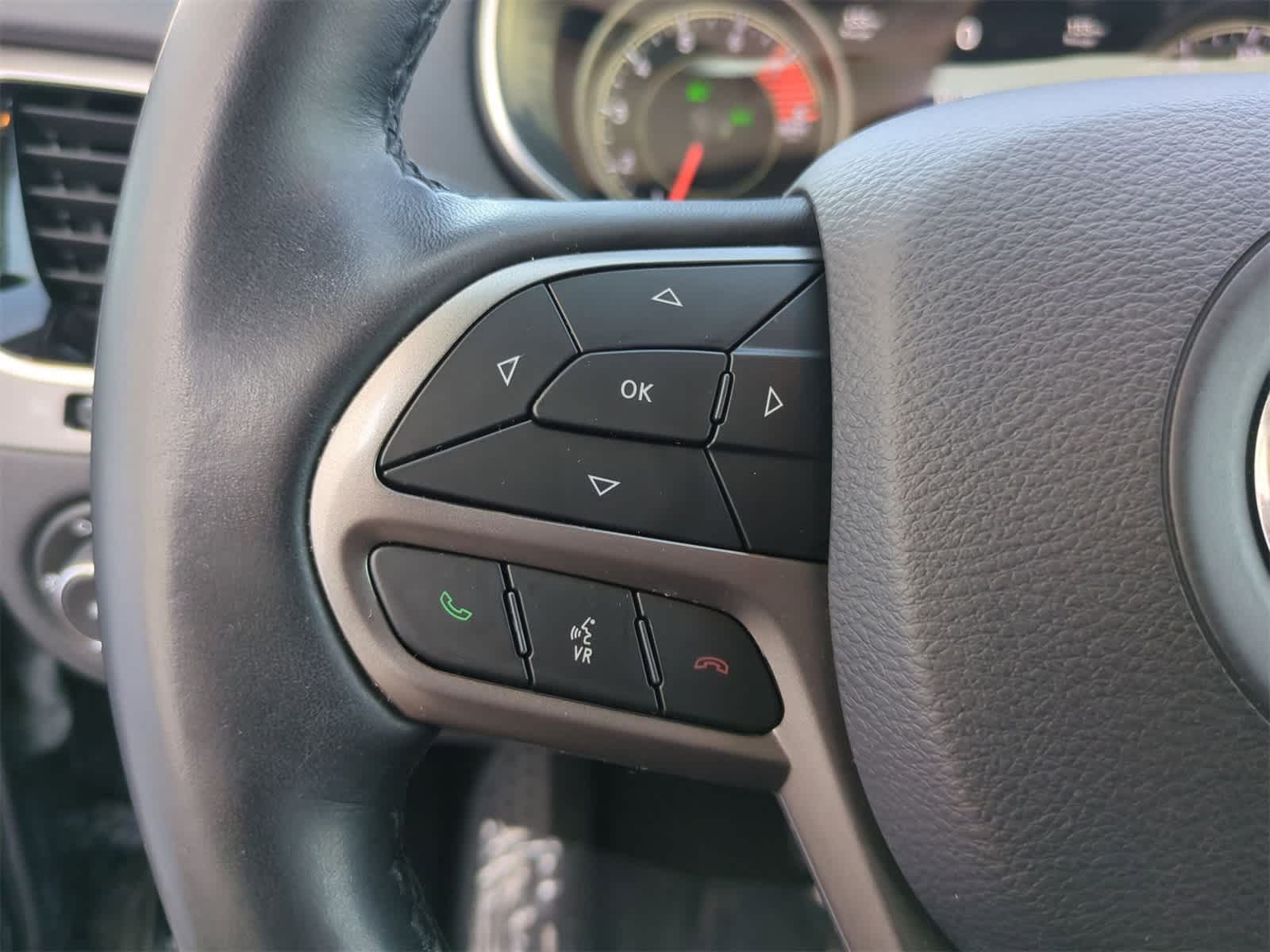 Thumbnail: 2019 Jeep Cherokee - 23