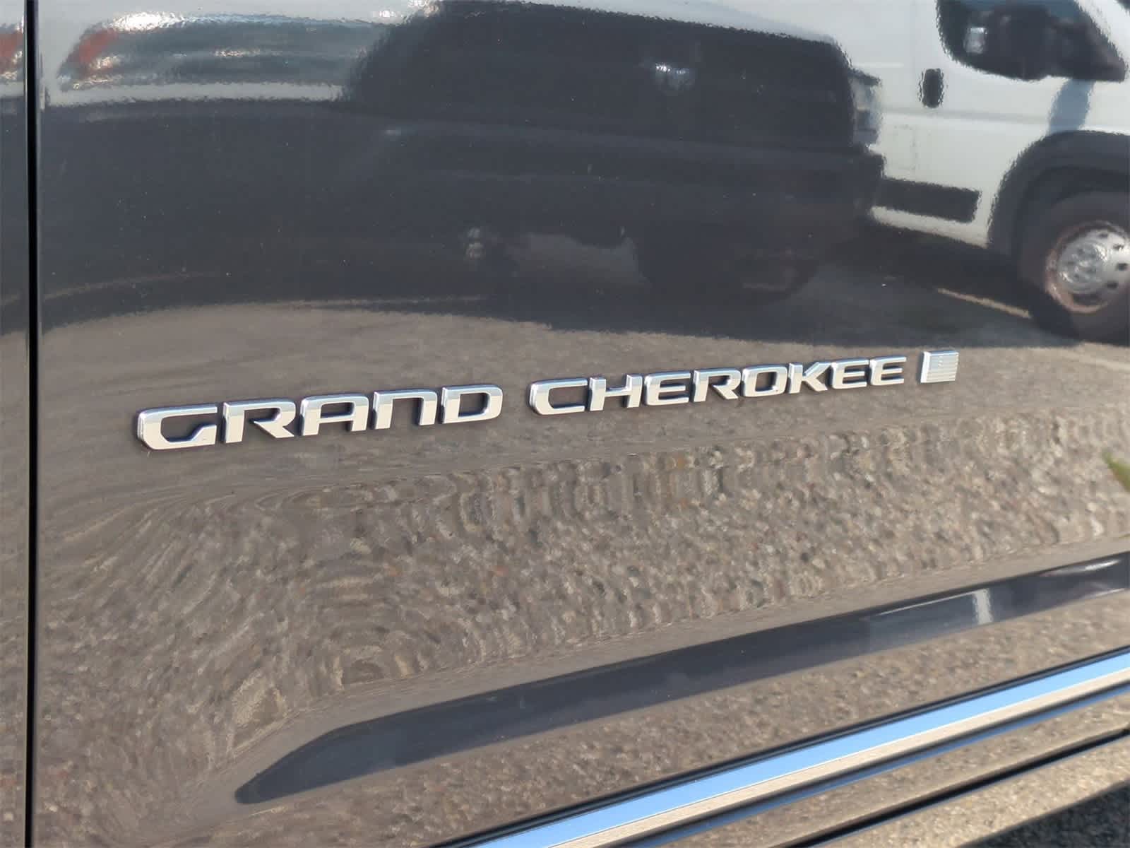Thumbnail: 2022 Jeep Grand Cherokee - 12