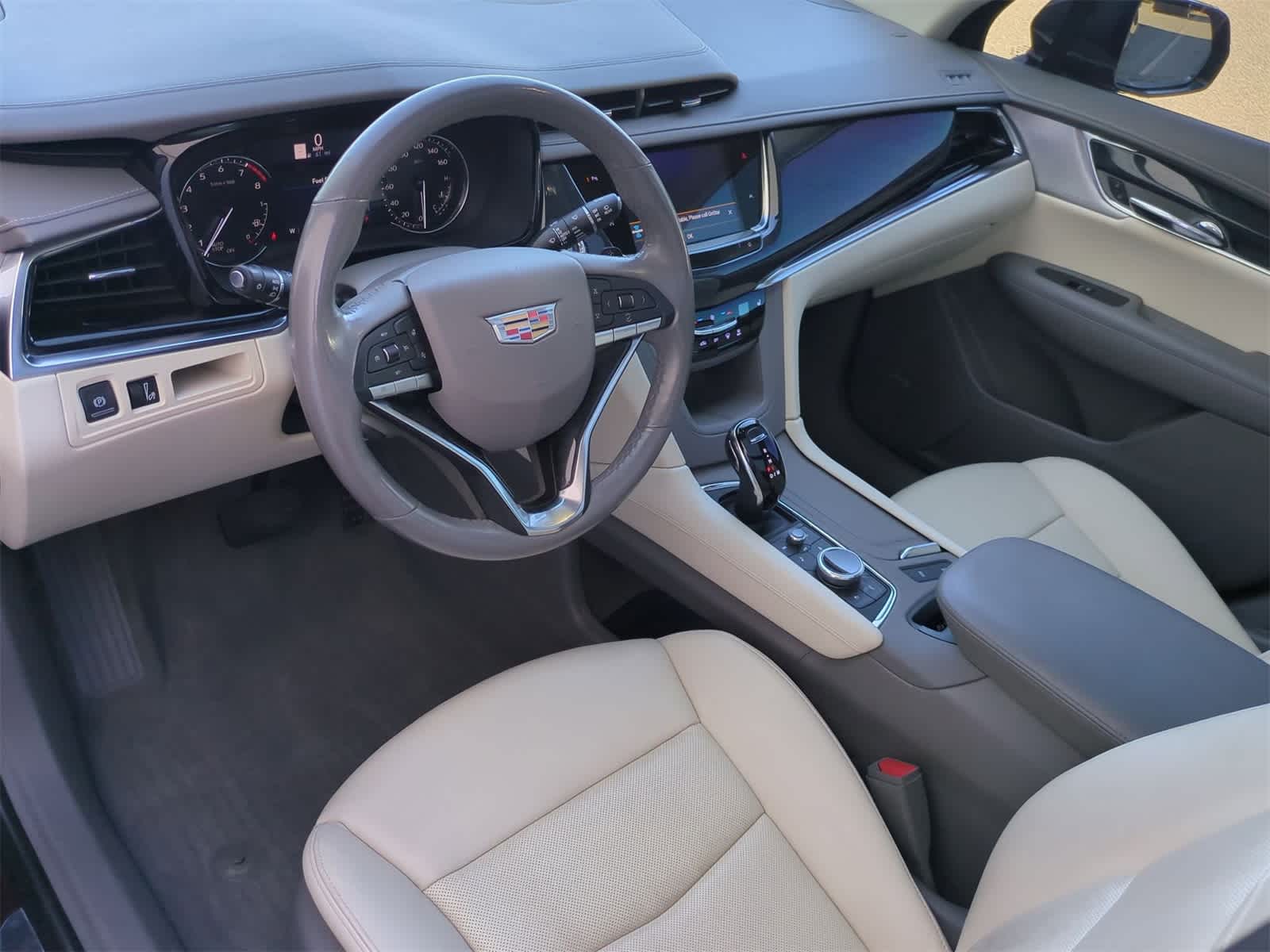 Thumbnail: 2022 Cadillac XT6 - 10