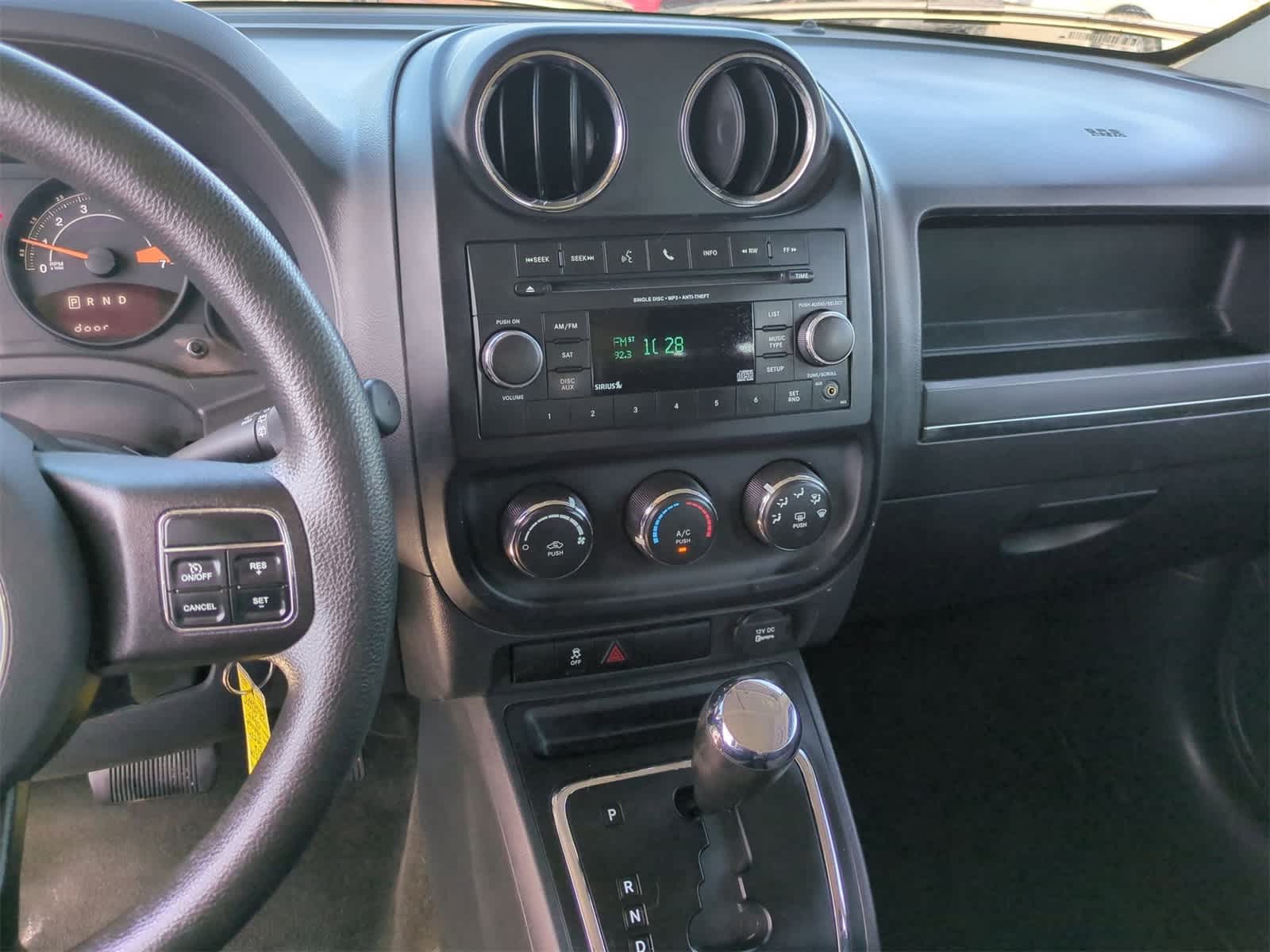 Thumbnail: 2016 Jeep Patriot - 25