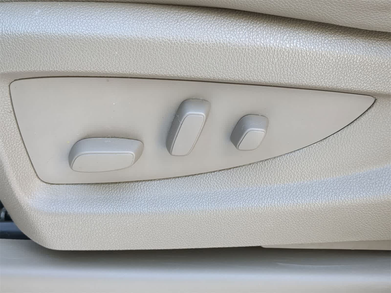 Thumbnail: 2016 Chevrolet Suburban - 24