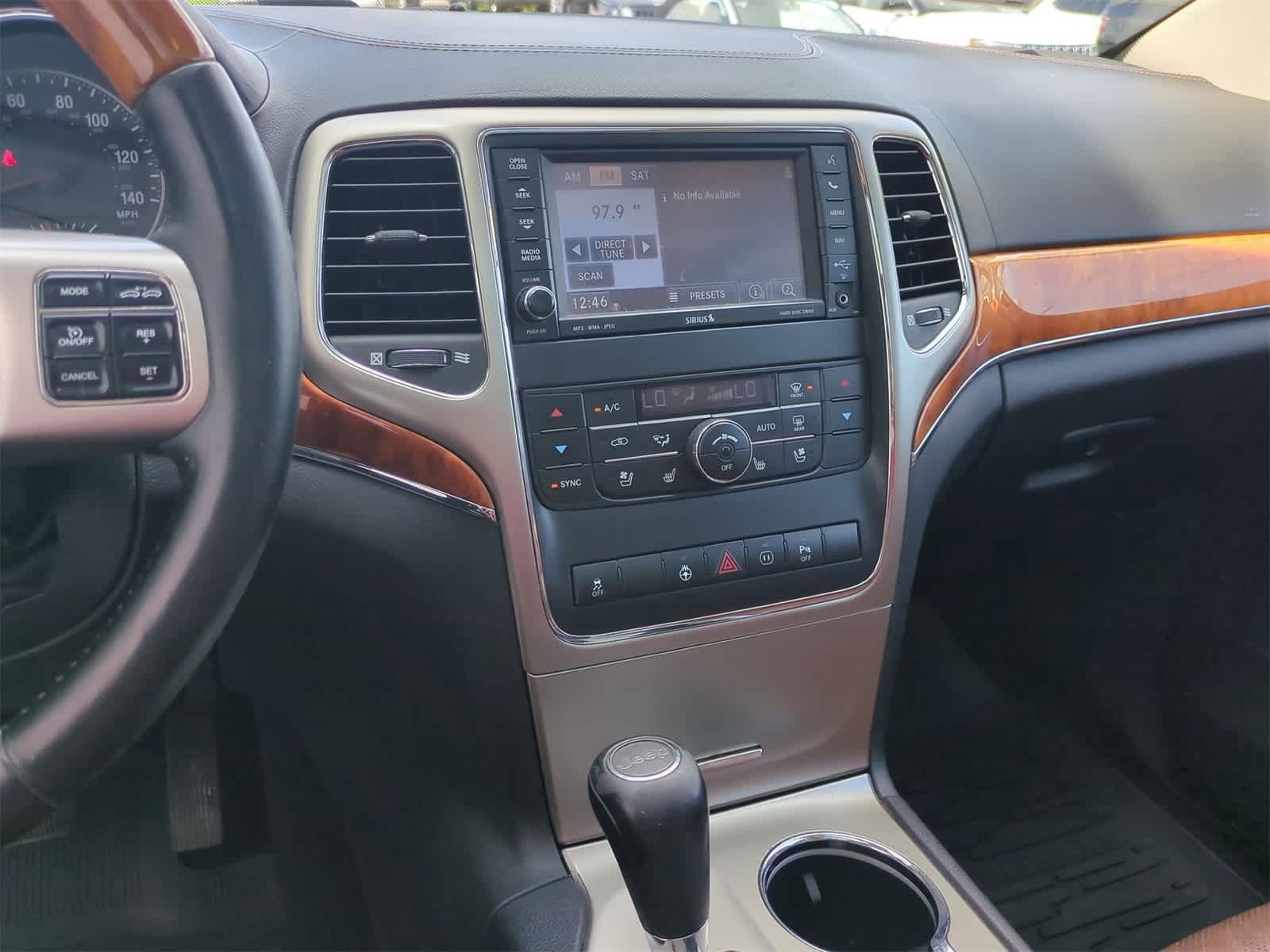 2012 Jeep Grand Cherokee Overland 25
