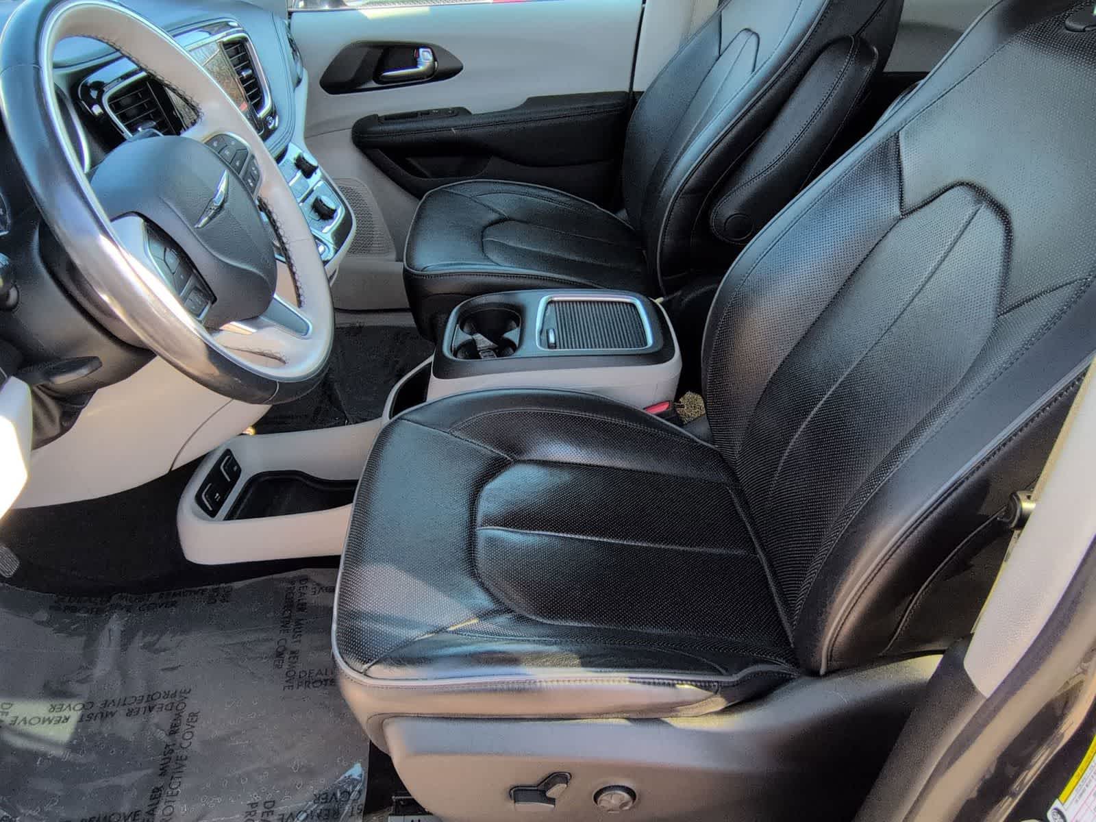 Thumbnail: 2020 Chrysler Pacifica - 17