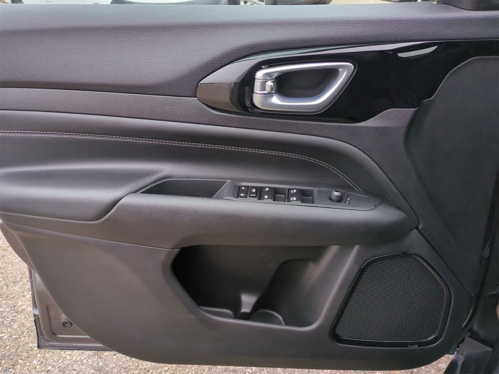 Thumbnail: 2023 Jeep Compass - 29