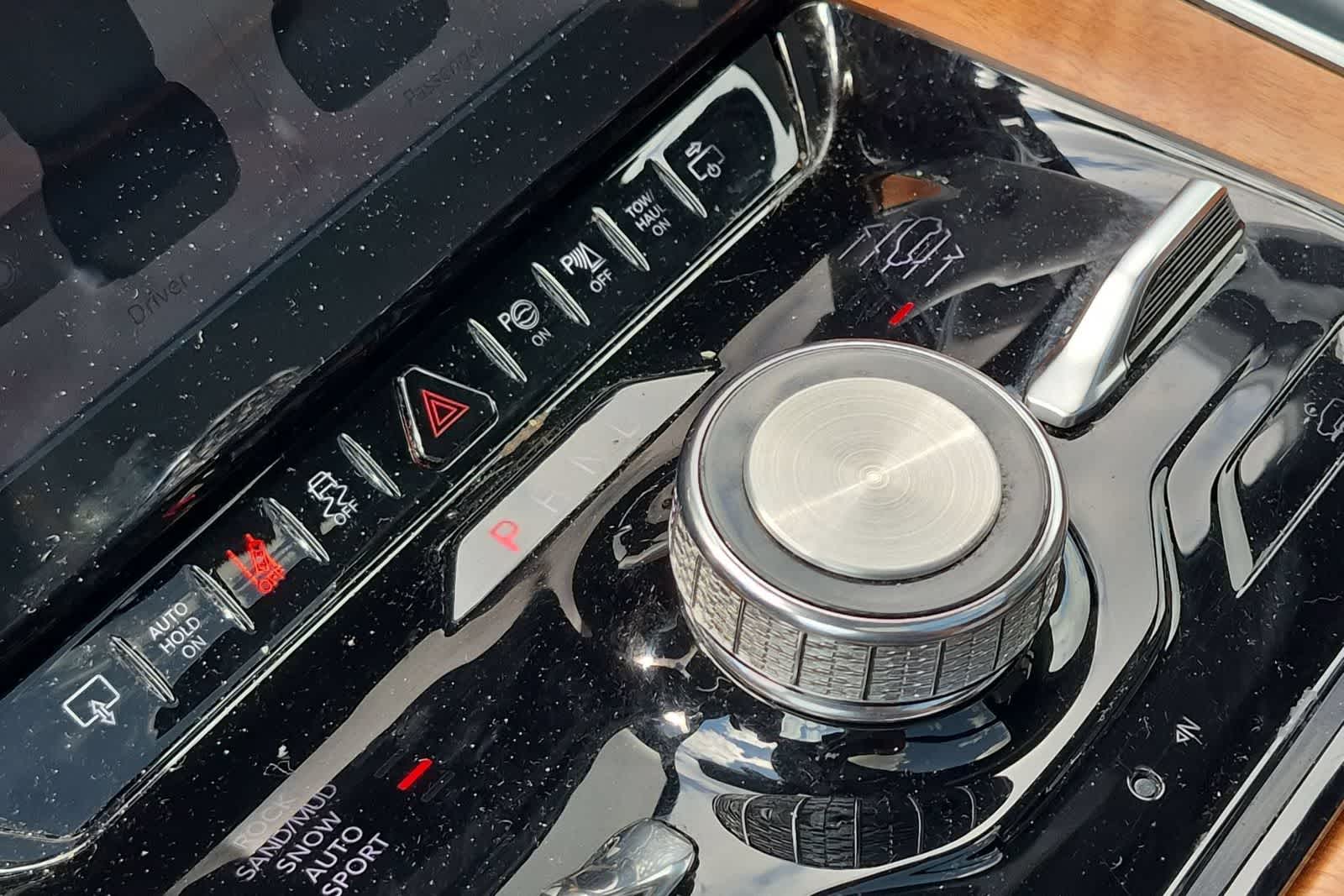 Thumbnail: 2022 Jeep Grand Wagoneer - 33