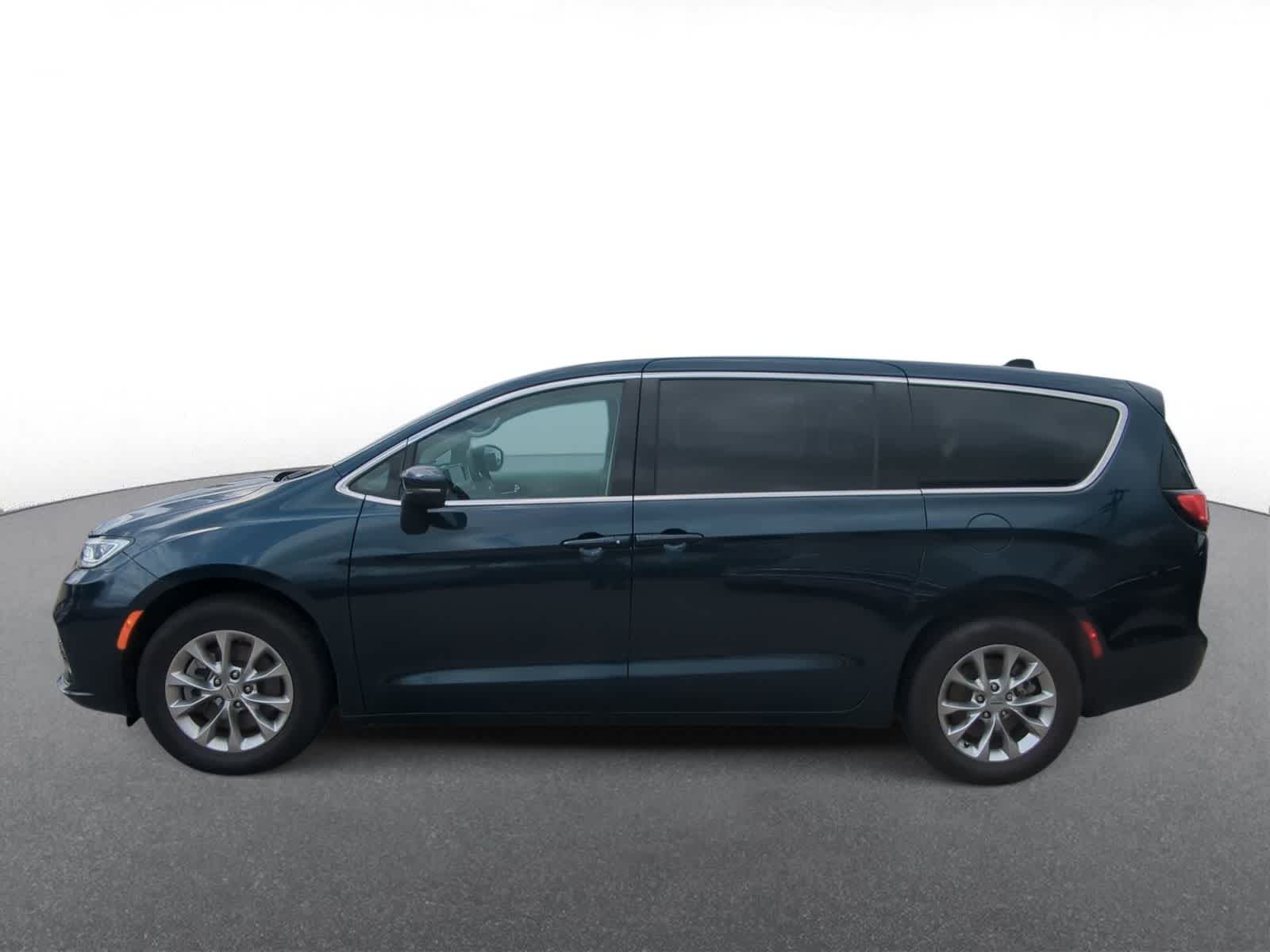 Thumbnail: 2023 Chrysler Pacifica - 5