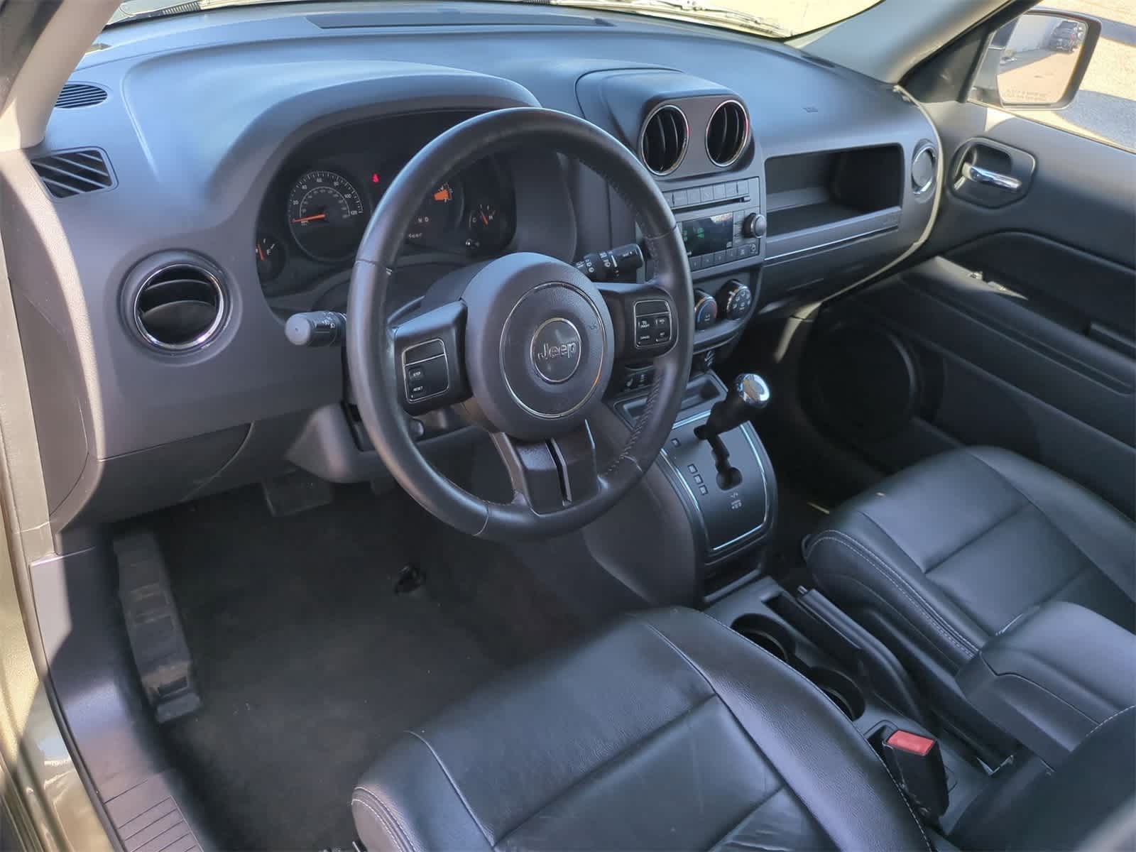 Thumbnail: 2015 Jeep Patriot - 10