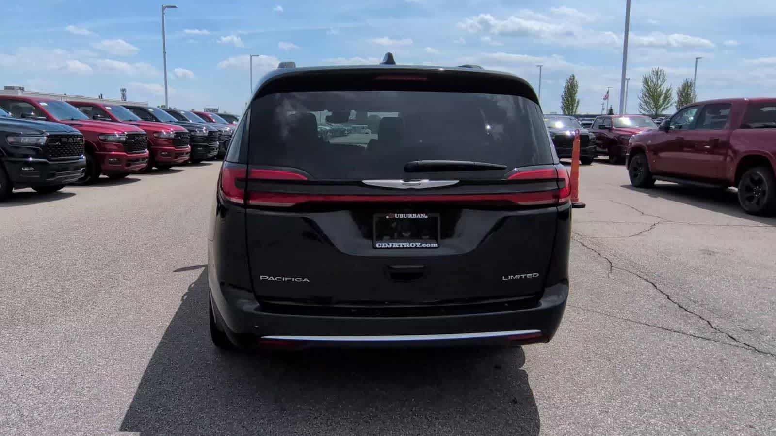Thumbnail: 2023 Chrysler Pacifica - 7