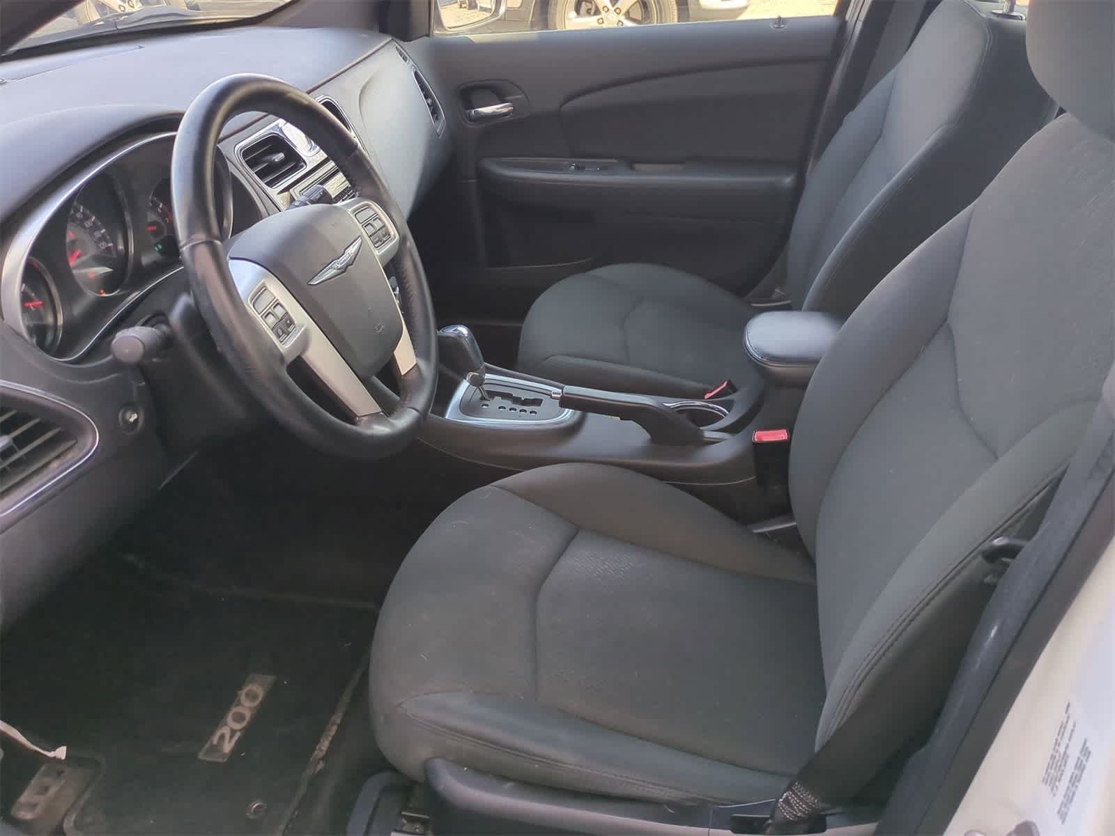 2012 Chrysler 200 Touring 14