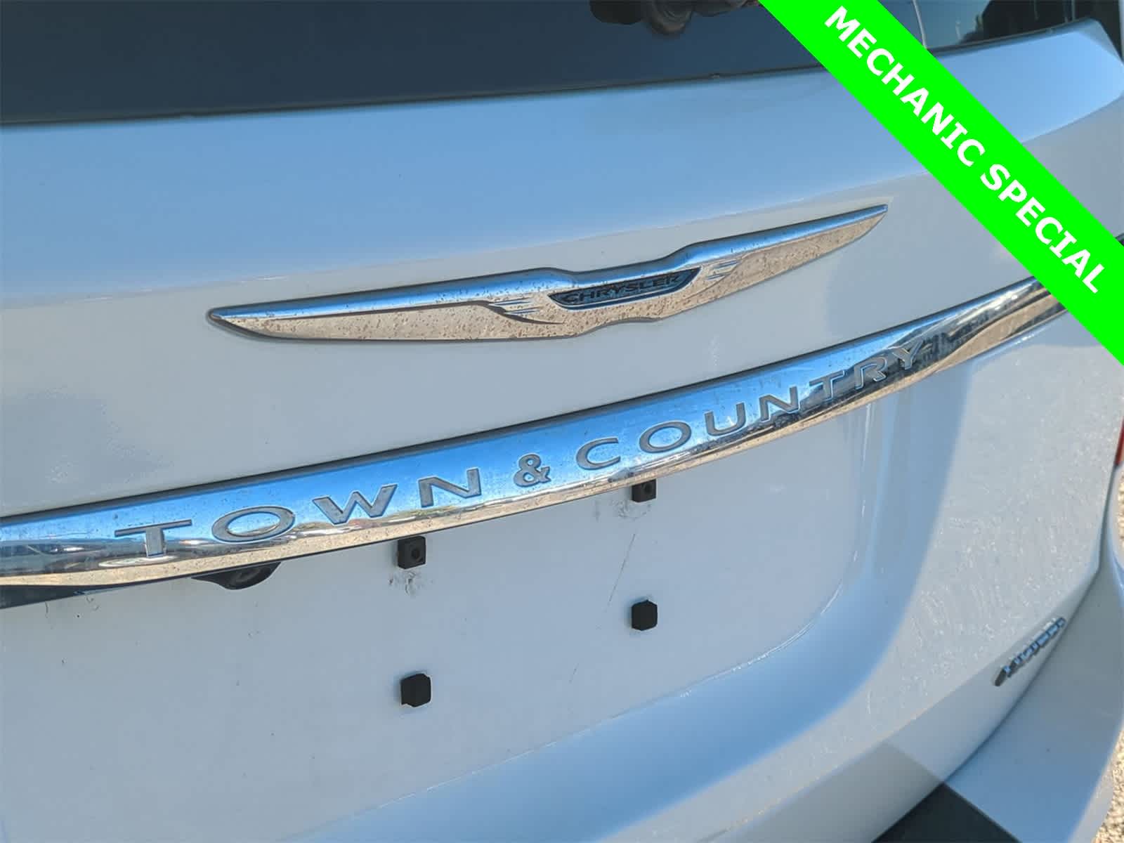 Thumbnail: 2011 Chrysler Town & Country - 12