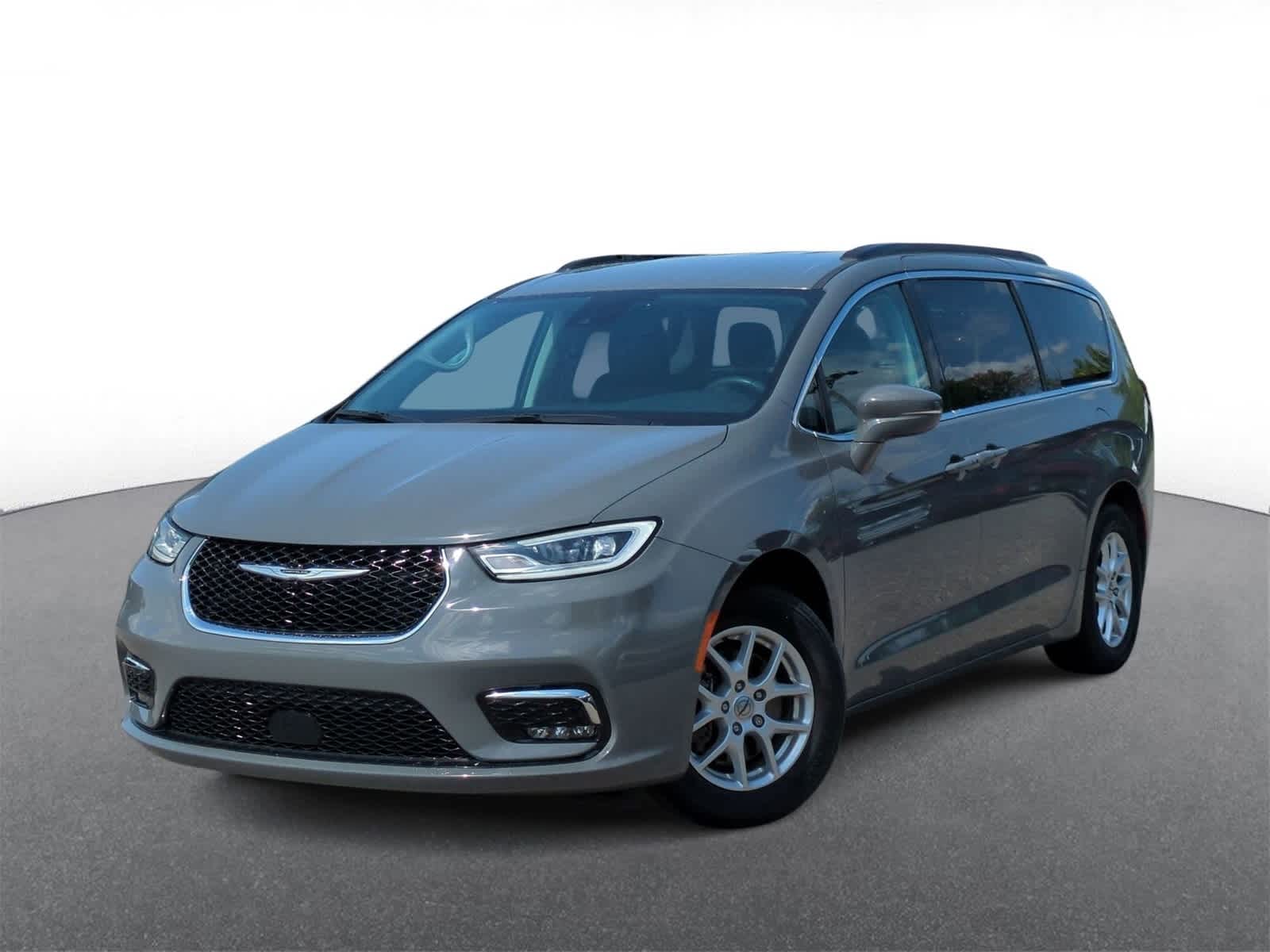 2022 Chrysler Pacifica Touring L Hero Image