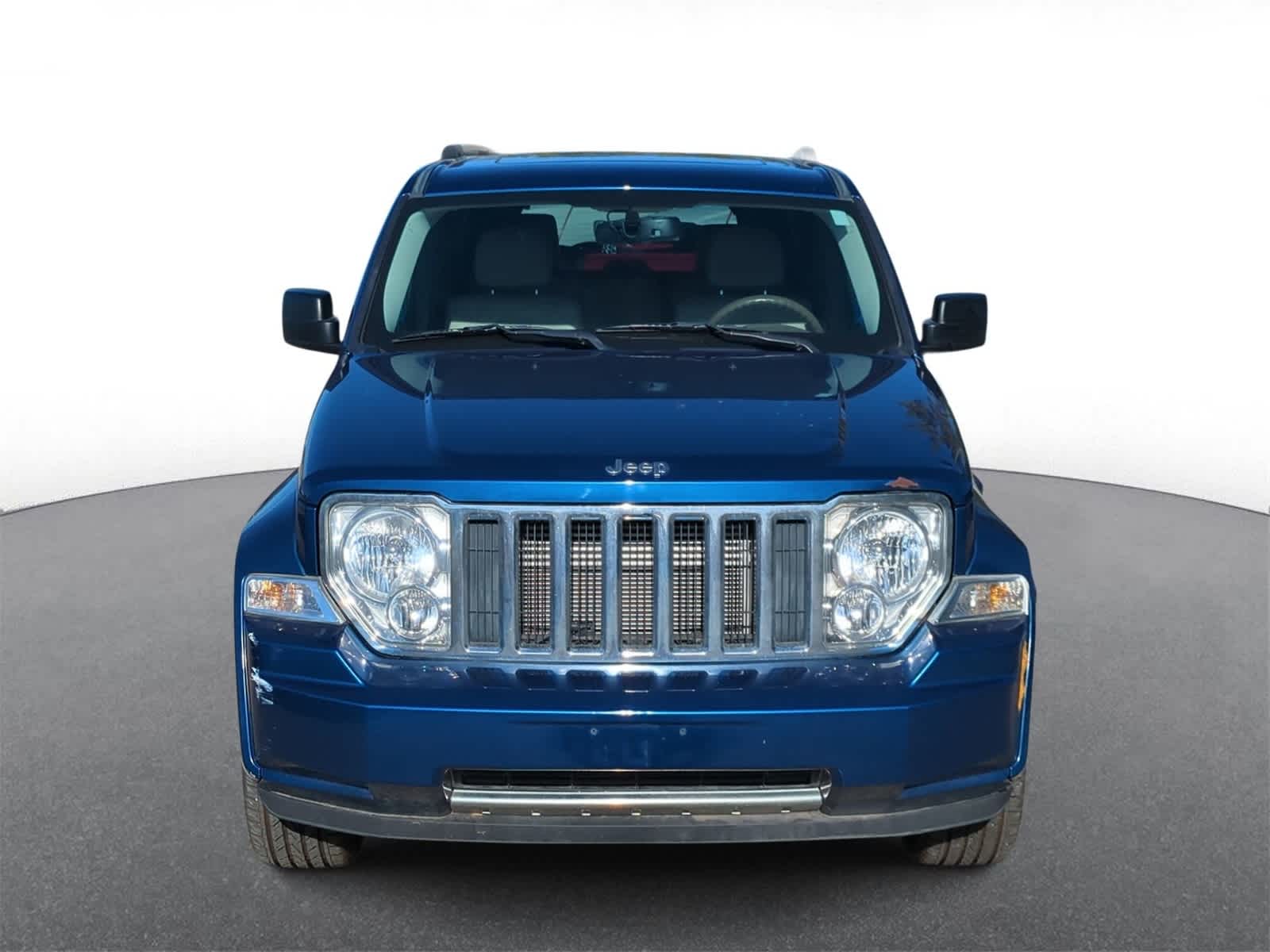Thumbnail: 2010 Jeep Liberty - 3