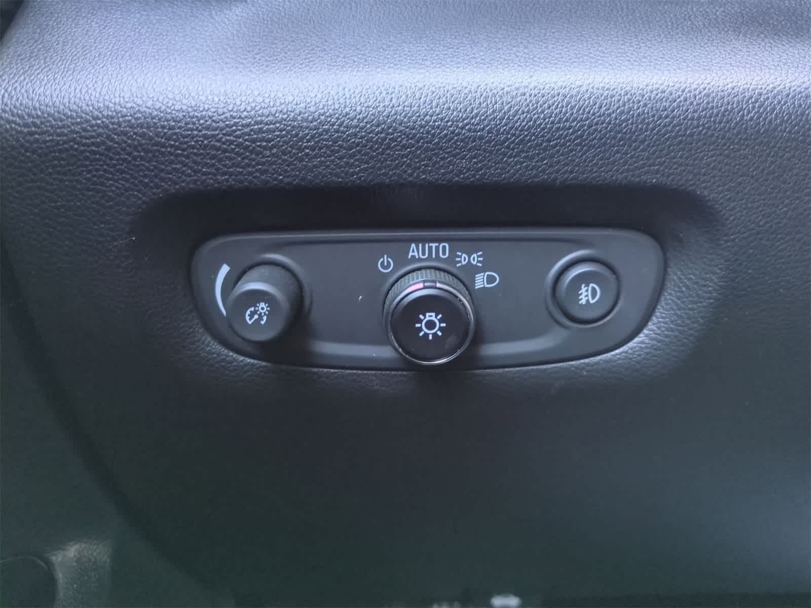 Thumbnail: 2020 Chevrolet Traverse - 28