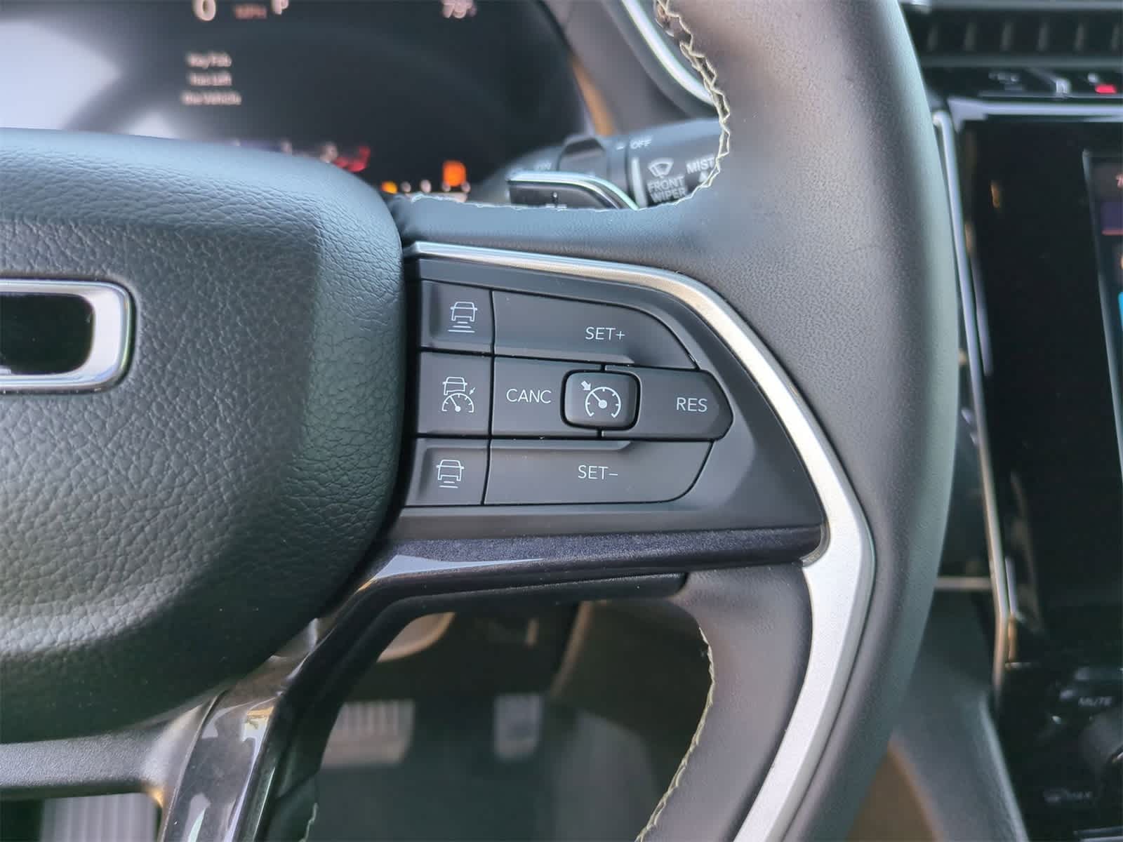 Thumbnail: 2023 Jeep Grand Cherokee L - 24