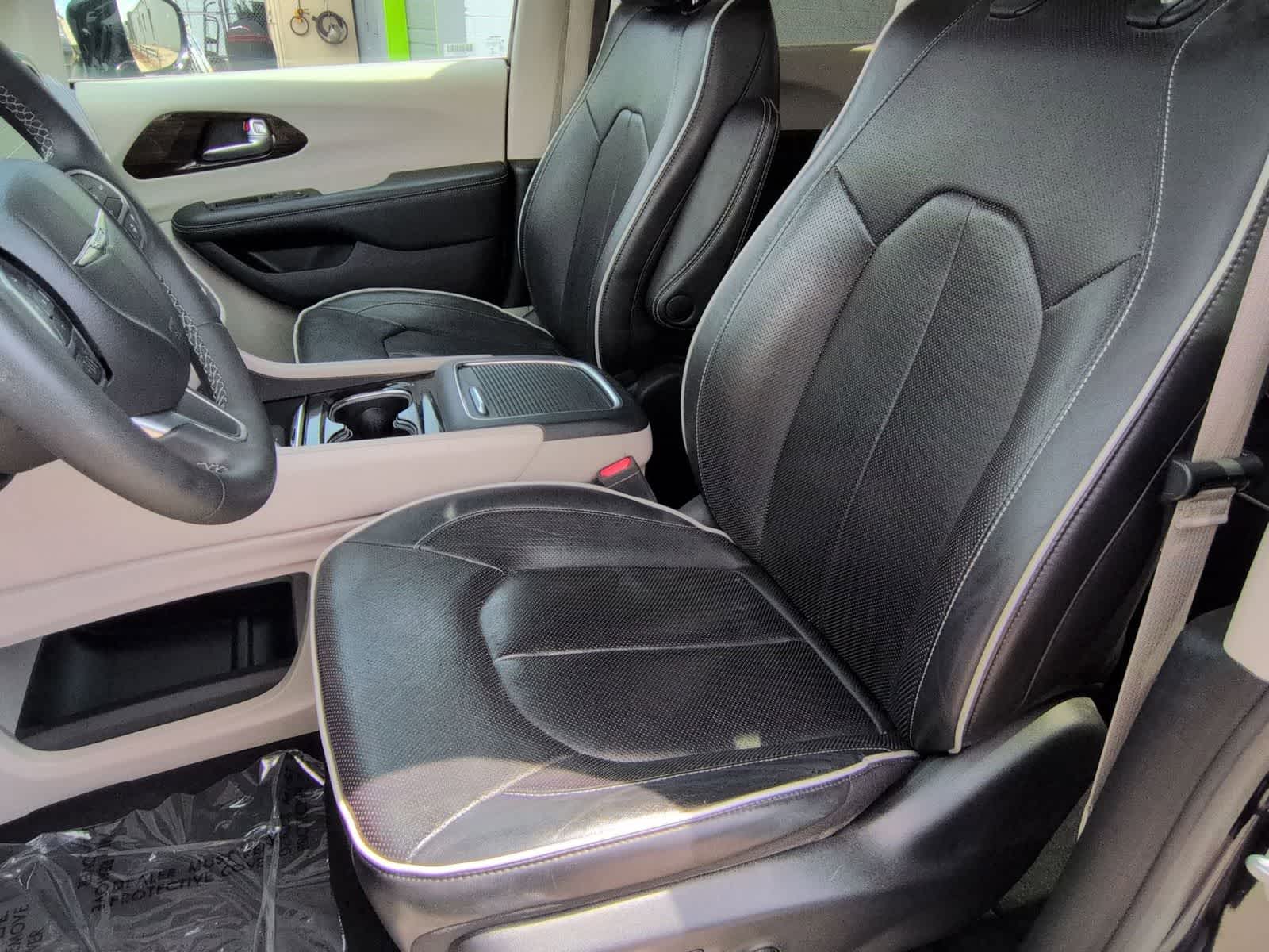 Thumbnail: 2023 Chrysler Pacifica - 17
