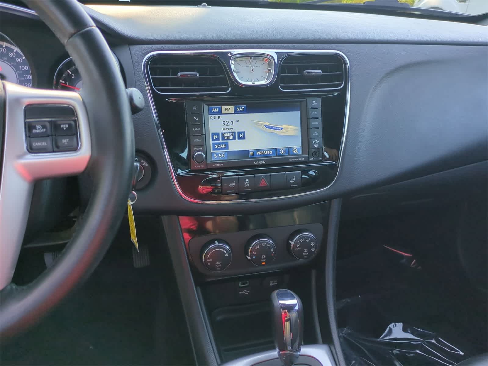 Thumbnail: 2012 Chrysler 200 - 25
