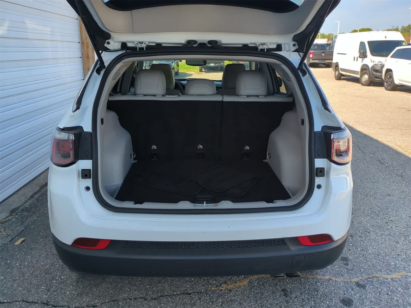 Thumbnail: 2022 Jeep Compass - 33