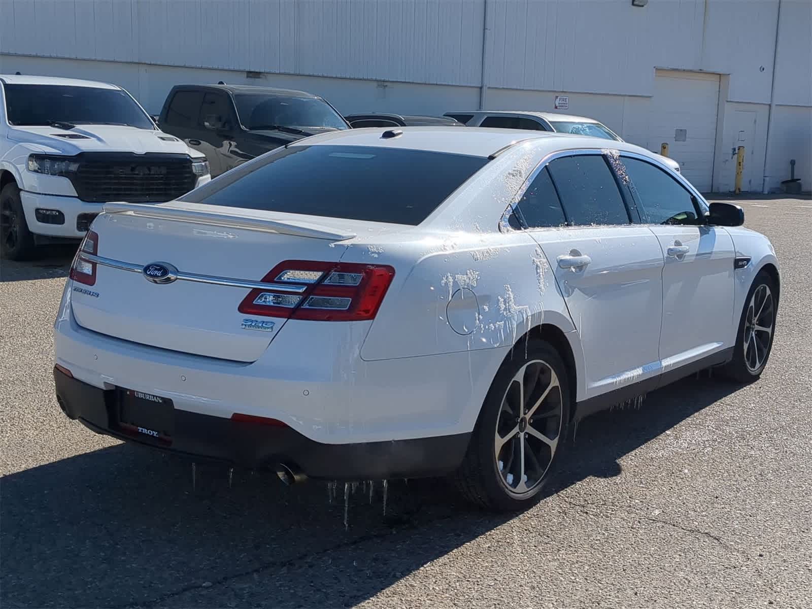 Thumbnail: 2016 Ford Taurus - 14