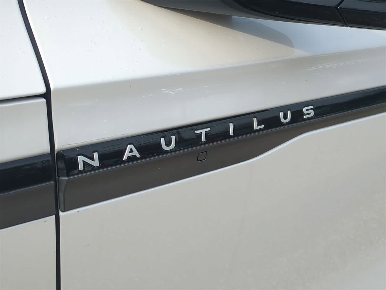 Thumbnail: 2025 Lincoln Nautilus - 13