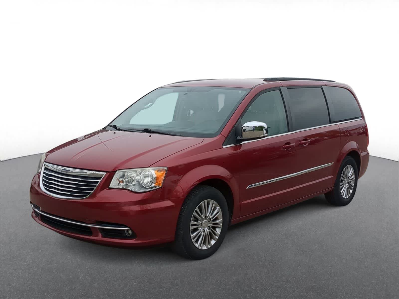 Thumbnail: 2013 Chrysler Town & Country - 4