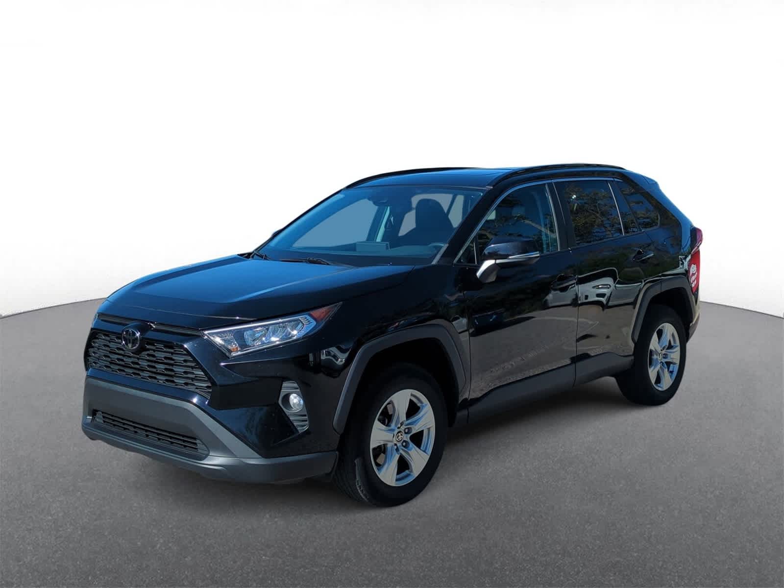 2021 Toyota RAV4 XLE photo 3
