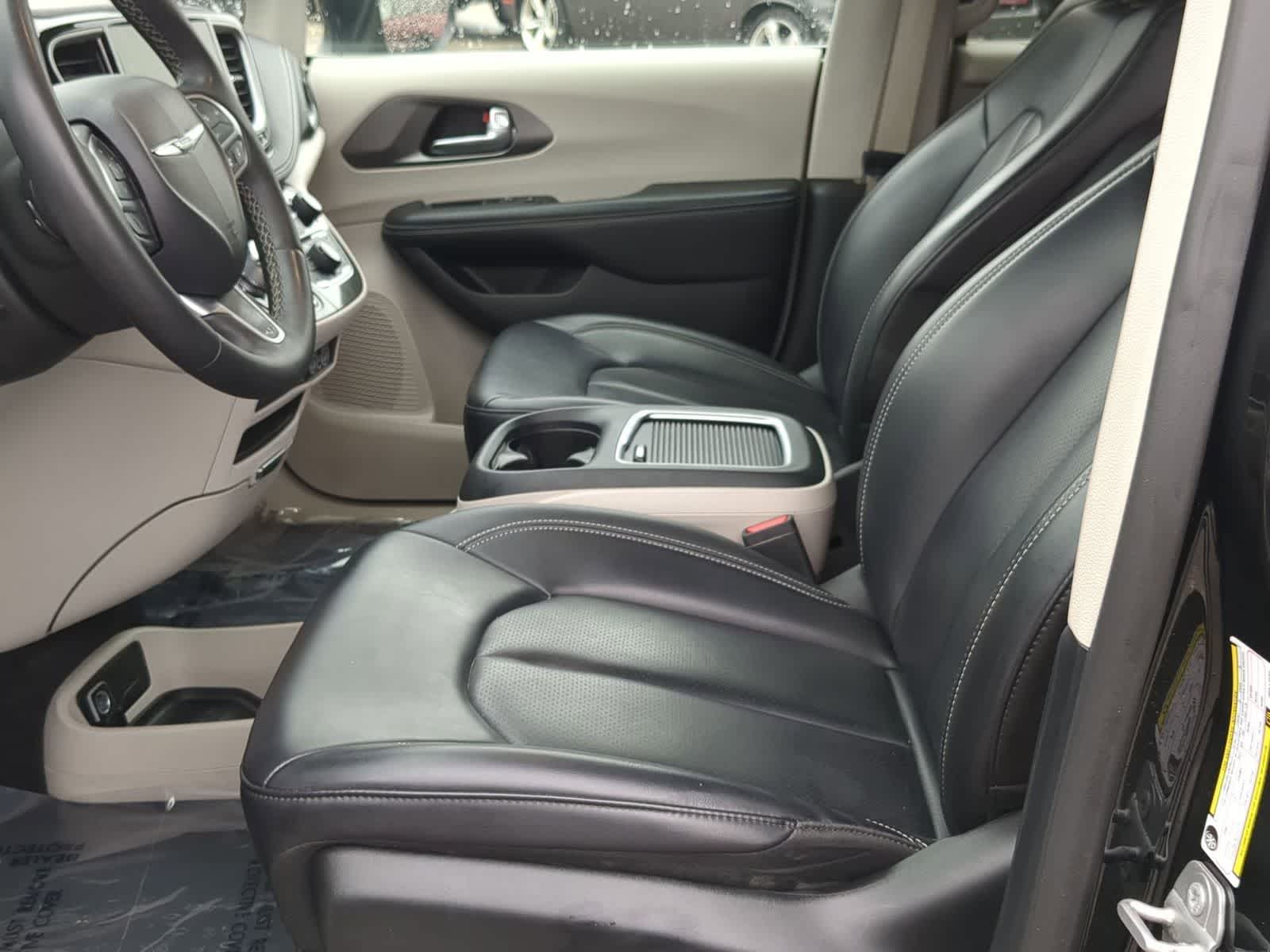 Thumbnail: 2023 Chrysler Pacifica - 16