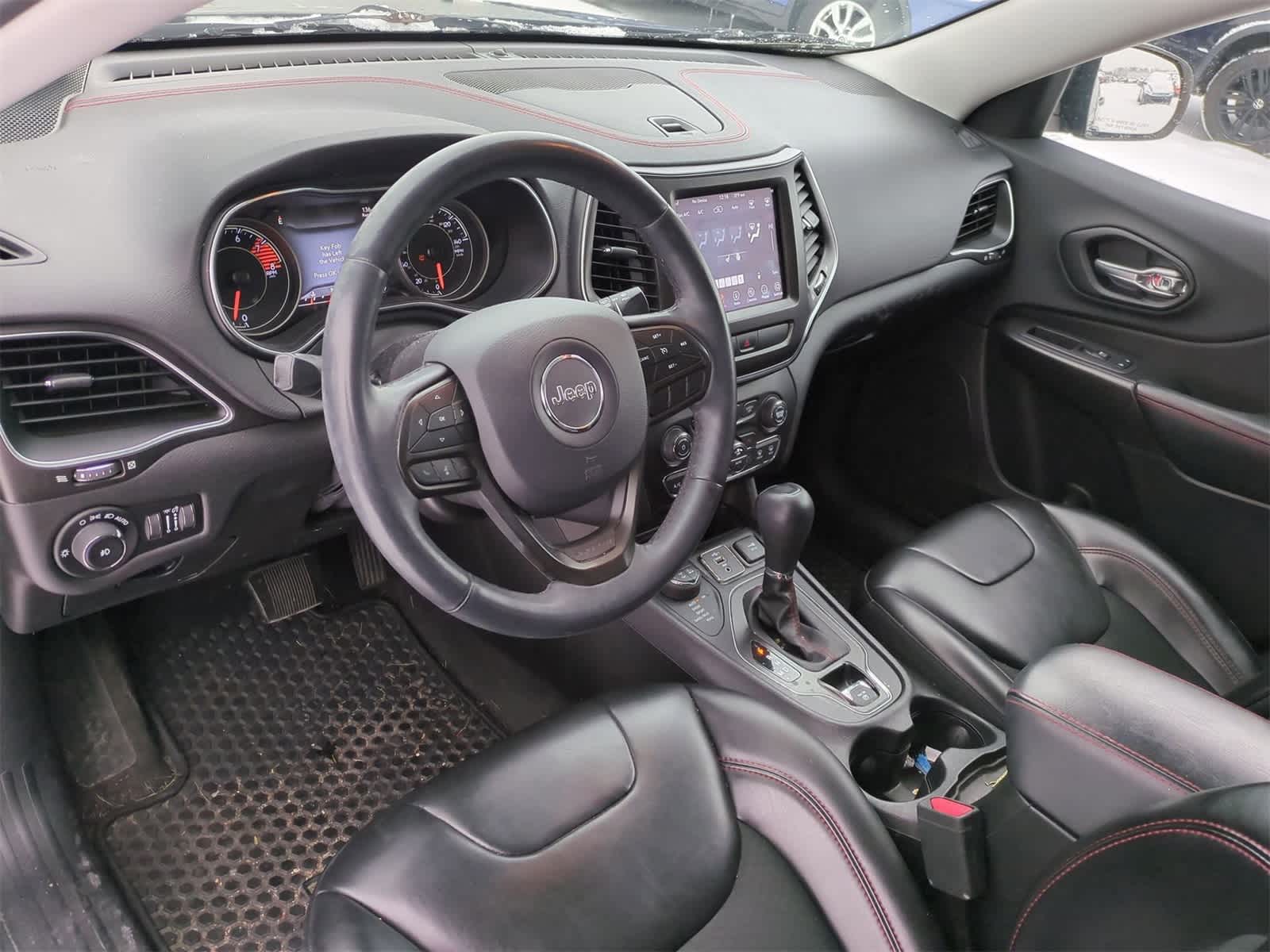 Thumbnail: 2019 Jeep Cherokee - 10