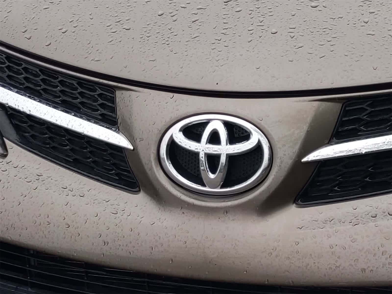 2013 Toyota RAV4 XLE 12