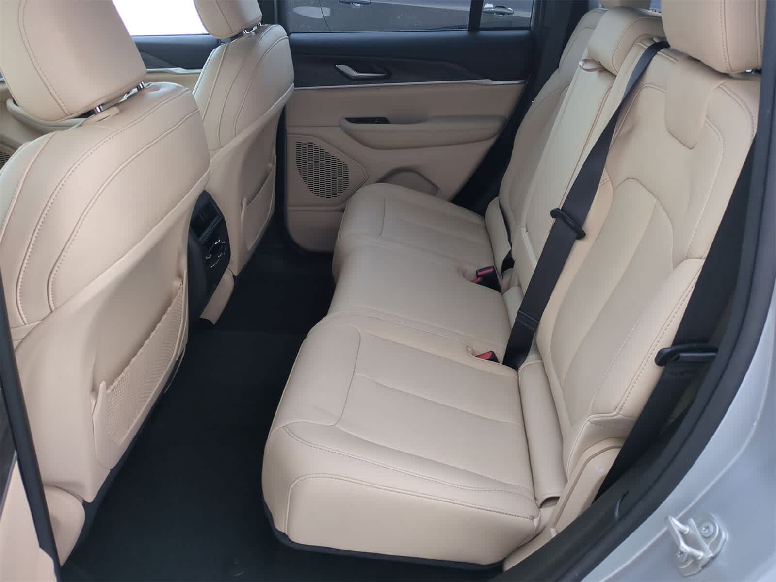 Thumbnail: 2023 Jeep Grand Cherokee - 19