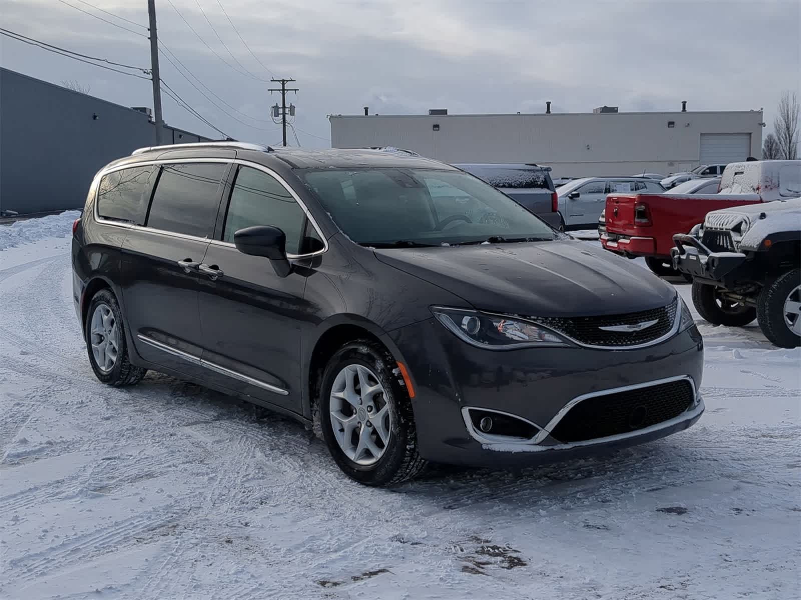 Thumbnail: 2017 Chrysler Pacifica - 16