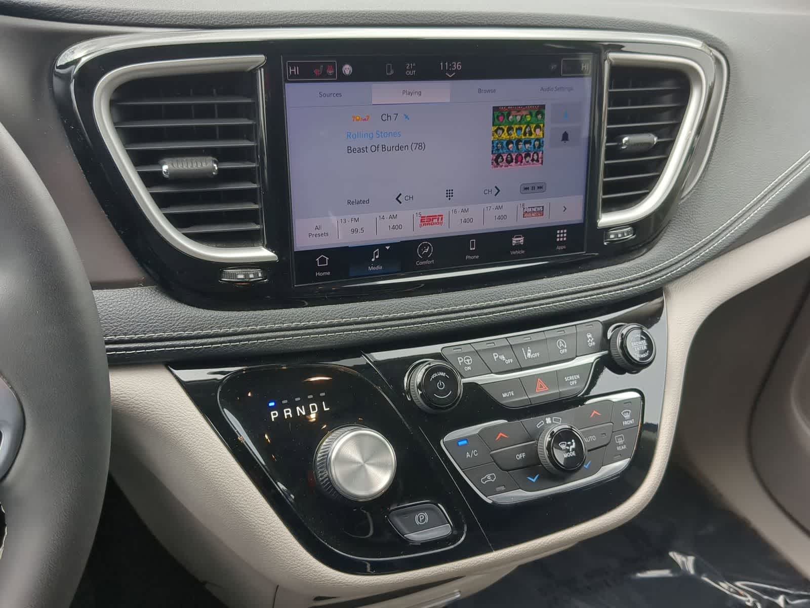 Thumbnail: 2023 Chrysler Pacifica - 26