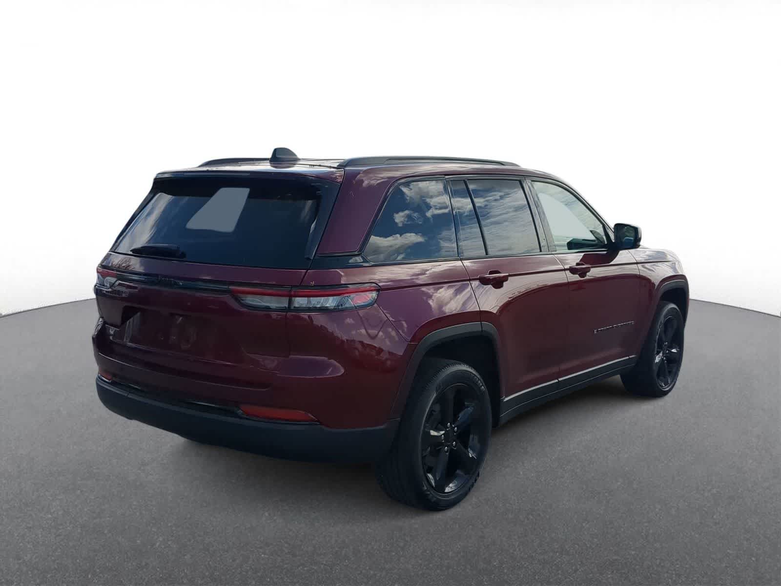 Thumbnail: 2023 Jeep Grand Cherokee - 8