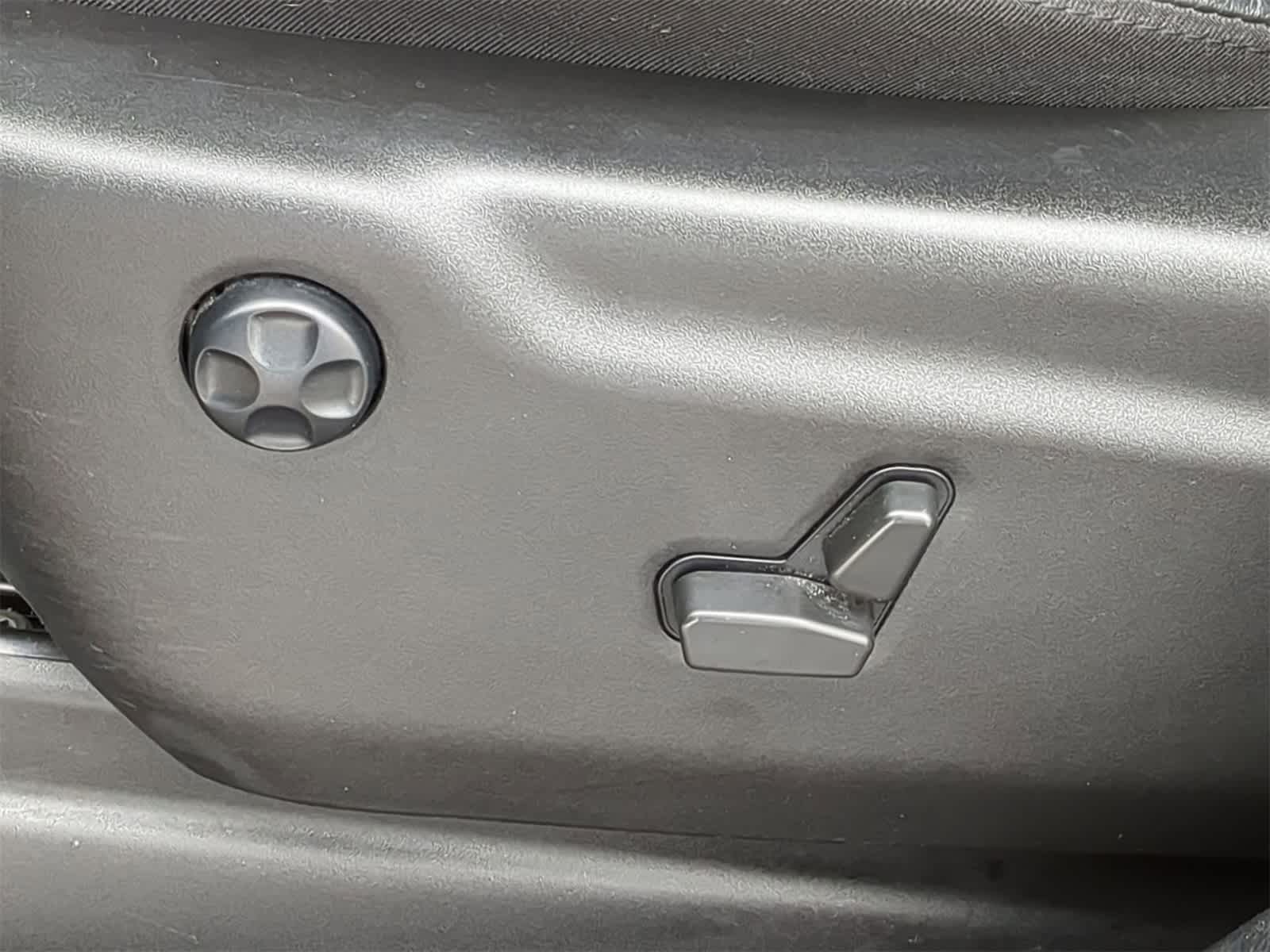 Thumbnail: 2022 Jeep Grand Cherokee - 24