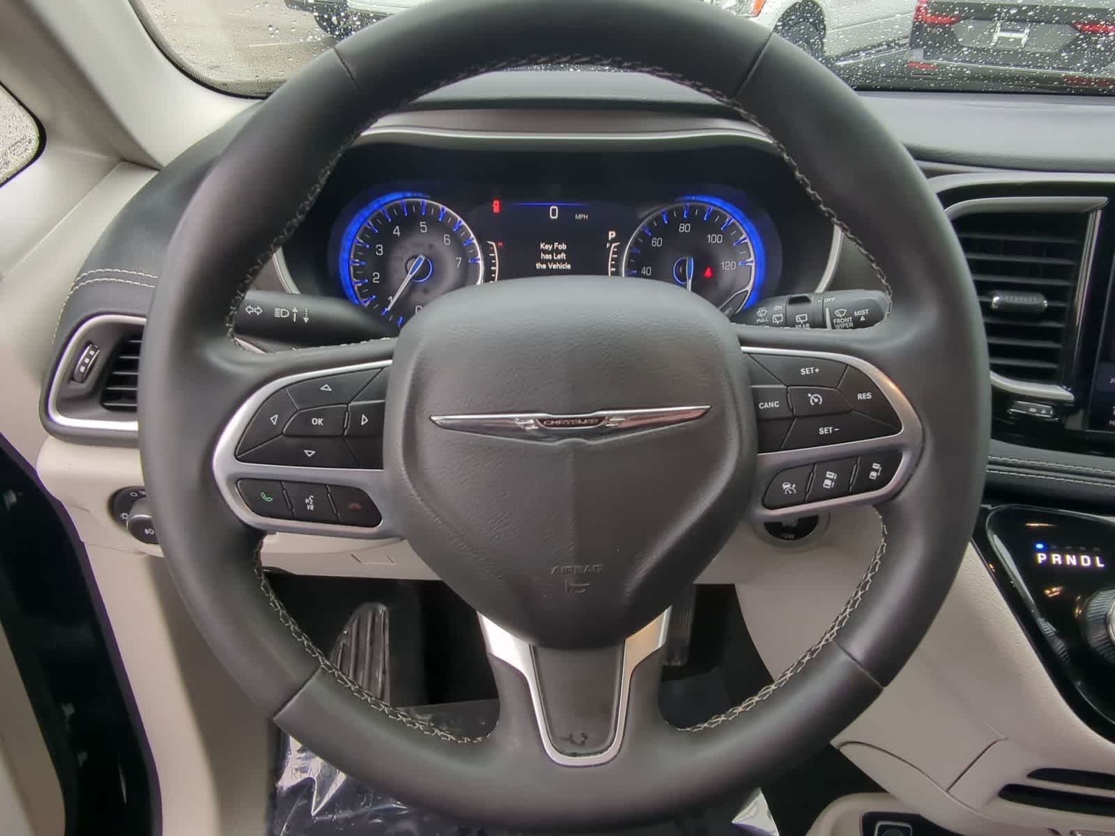 Thumbnail: 2023 Chrysler Pacifica - 22